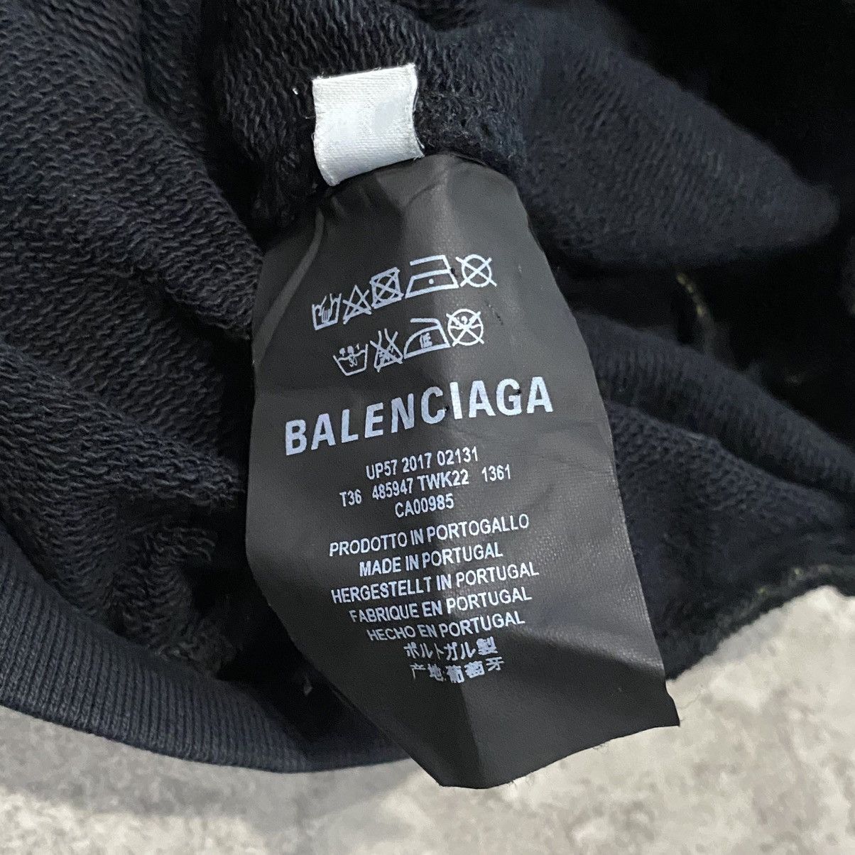 Balenciaga Balenciaga Striped Homme Cities Black Crewneck Size US L / EU 52-54 / 3 - 3 Thumbnail