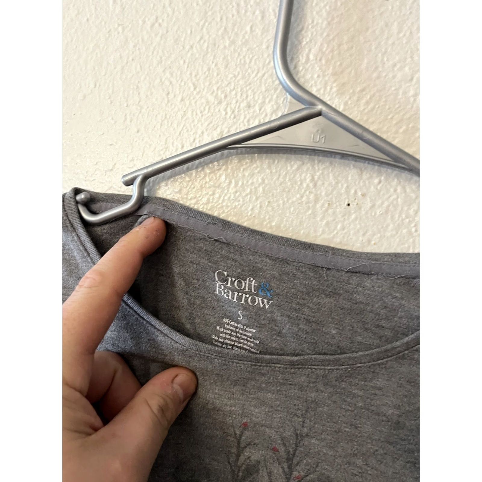 Croft & Barrow Croft & Barrow Shirt Womens Size Small Gray Cardinal Snow Flakes Long Sleeve Regular Fit Round Neck Pullover Casual Fall Spring Summer Womens Size S / US 4 / IT 40 - 2 Thumbnail