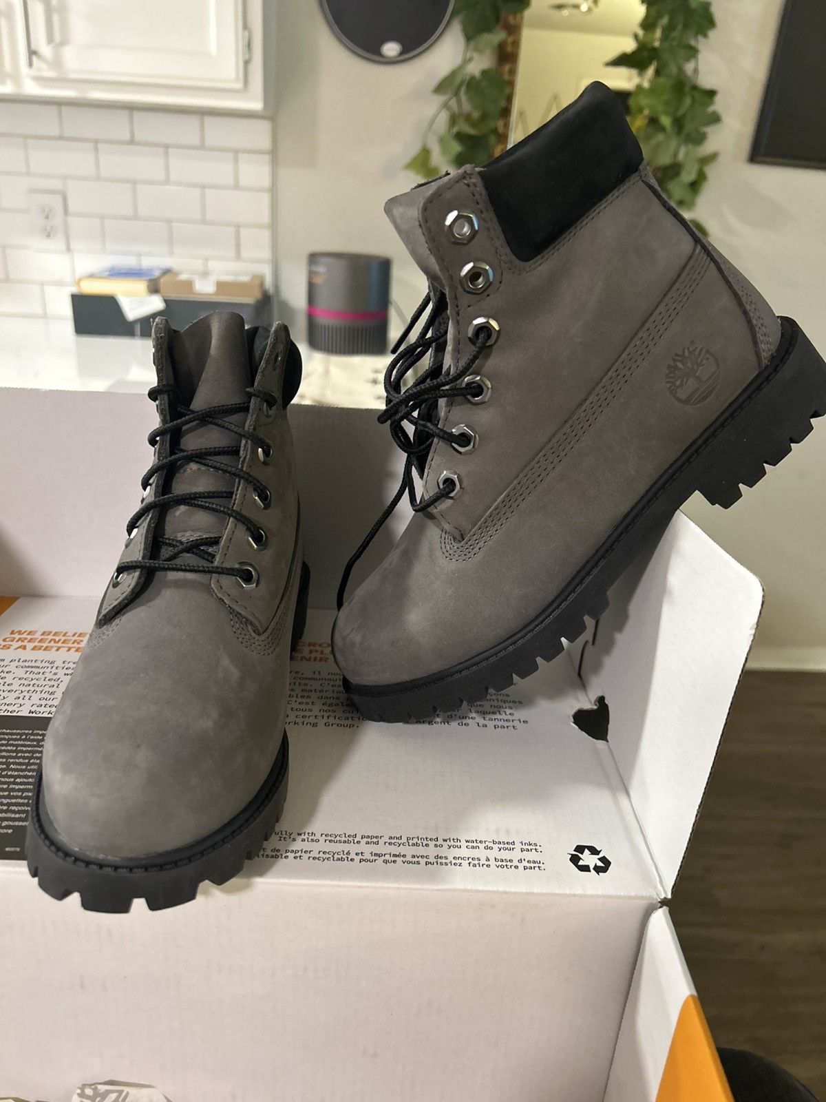 Timberland Timberland 6" Premium "Medium Grey Nubuck" Size US 4 / IT 34 - 1 Thumbnail