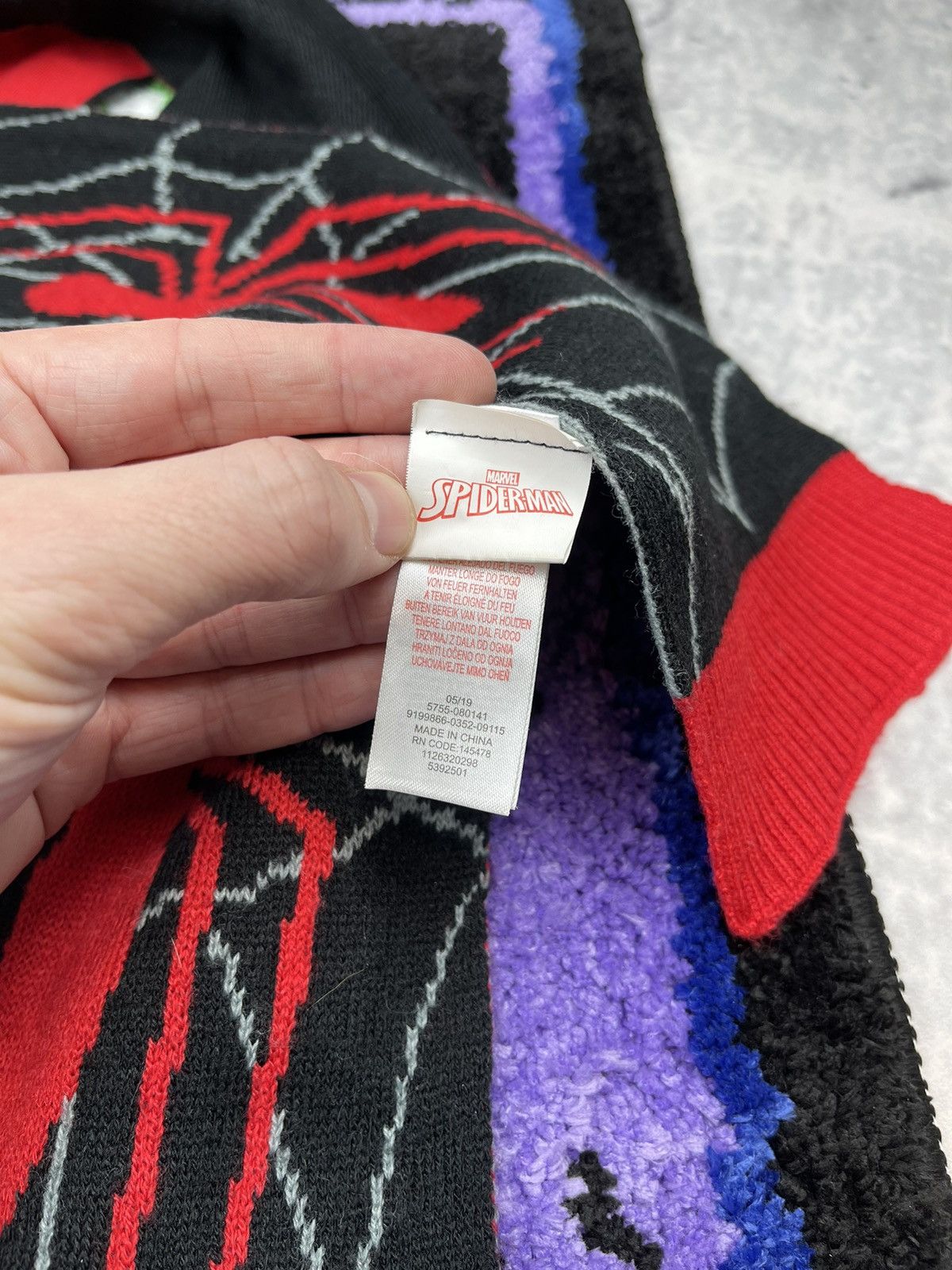 Marvel Comics 2 item HAT+SCARF Marvel Spider-man comics beanie Size ONE SIZE - 5 Thumbnail