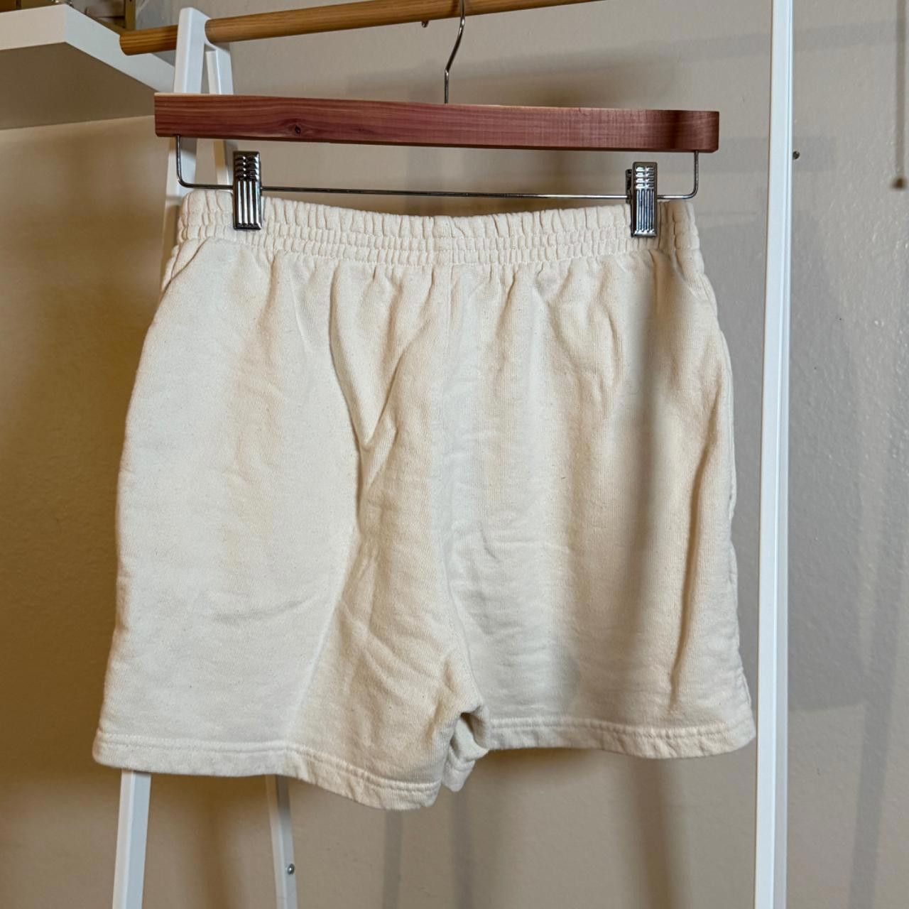 Designer brandy melville cream sweat shorts Size 28" / US 6 / IT 42 - 4 Thumbnail