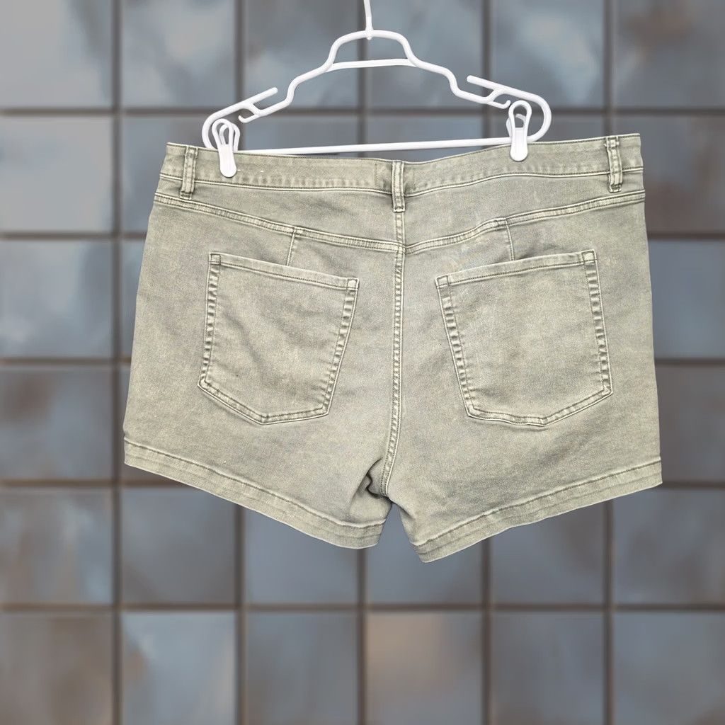 Vintage Lane Bryant Womens Size 26 Mid Rise Signature Midi Short Flex Magic Waistband Green Size 26" / US 2 / IT 38 - 1 Thumbnail