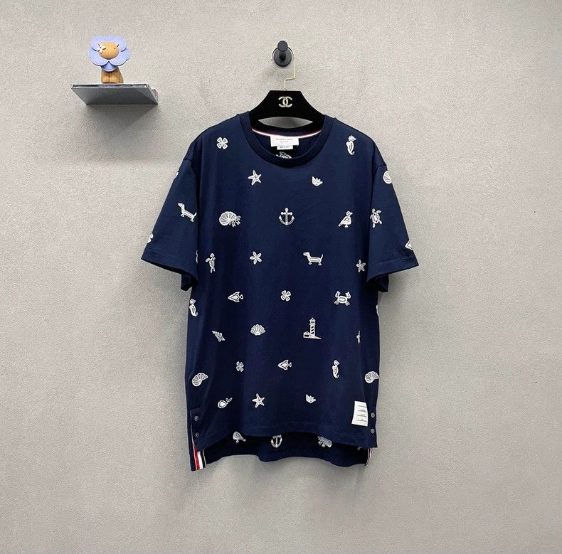 Thom Browne Thom Browne Printed round neck short sleeve T-shirt Size US XL / EU 56 / 4 - 1 Thumbnail