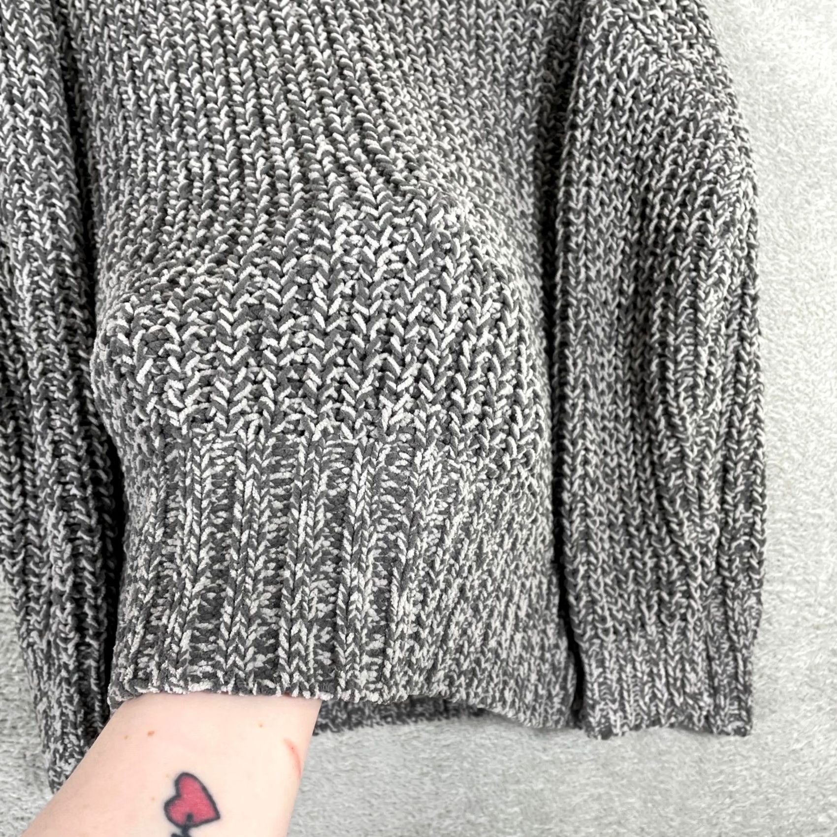 Vintage American Eagle Sweater Womens XS Gray Marled Chenille Knit Oversized Pullover Size XS / US 0-2 / IT 36-38 - 2 Thumbnail