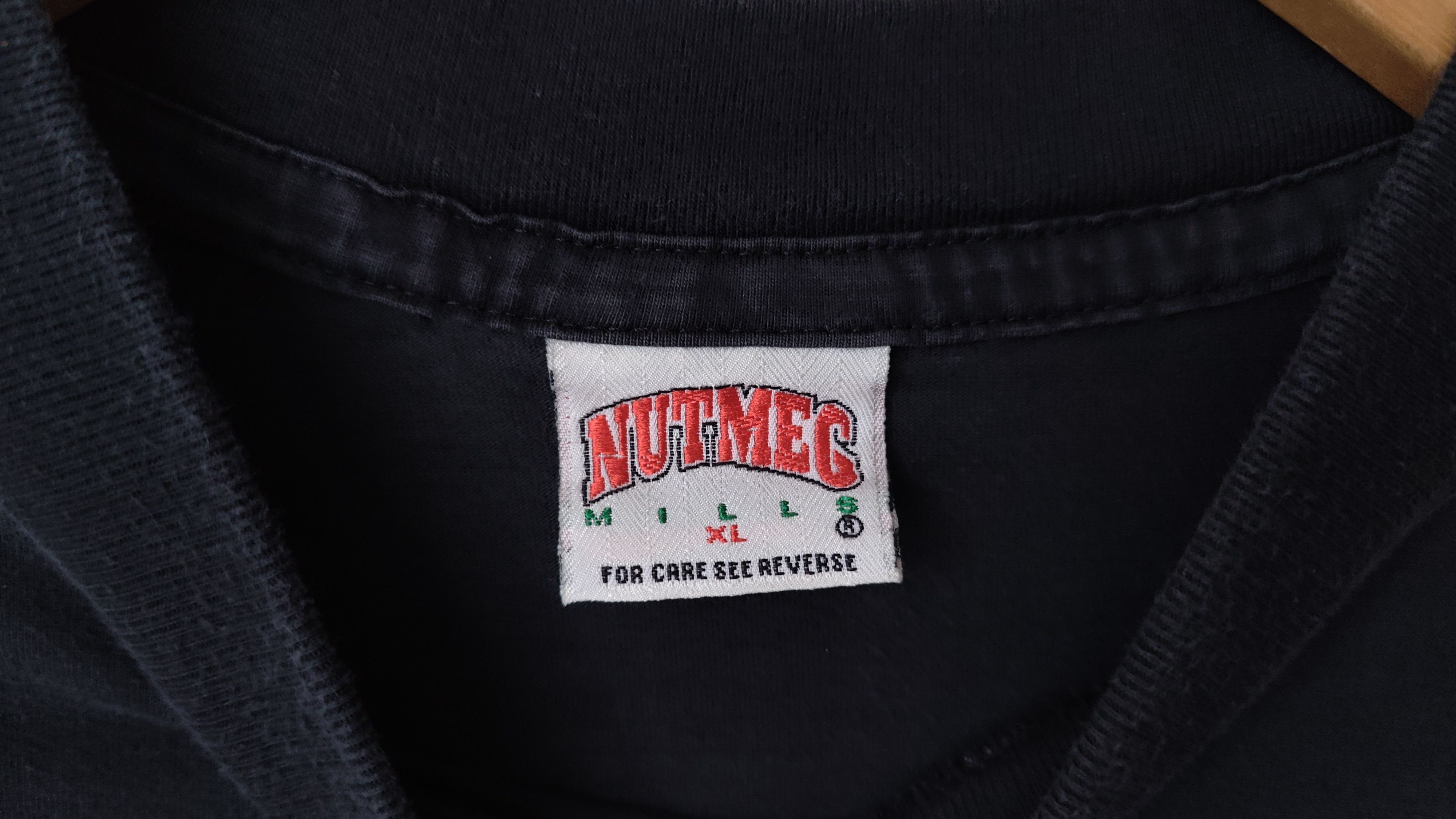 Nutmeg Chicago Bulls Nutmeg Mills Windy City Vintage 90s NBA Tshirt Size US XL / EU 56 / 4 - 2 Thumbnail