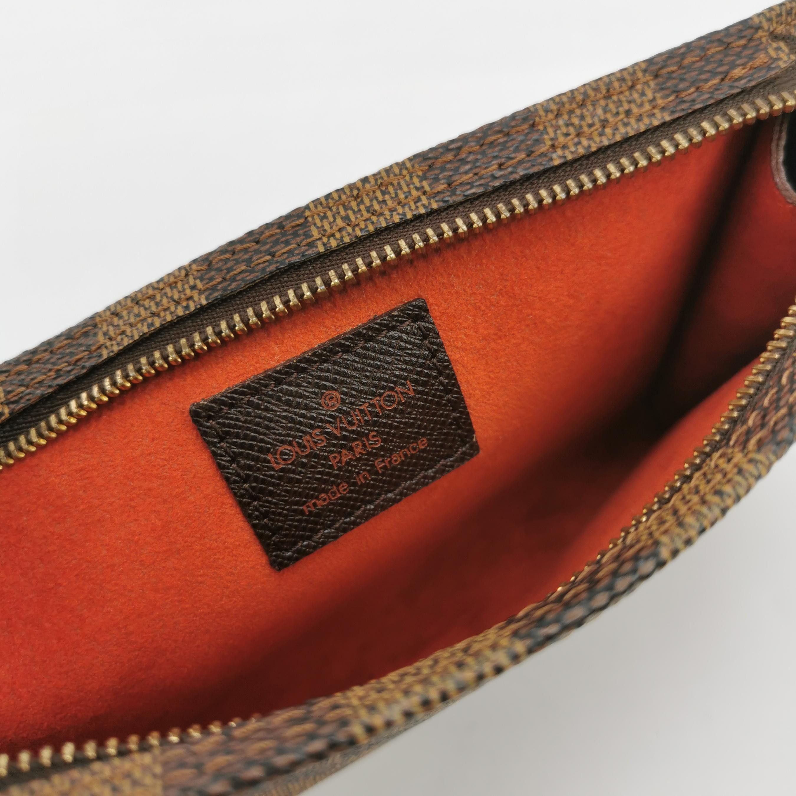 Louis Vuitton Louis Vuitton (LV) Bucket Pouch Cowhide Checkerboard Vintag Size ONE SIZE - 2 Thumbnail
