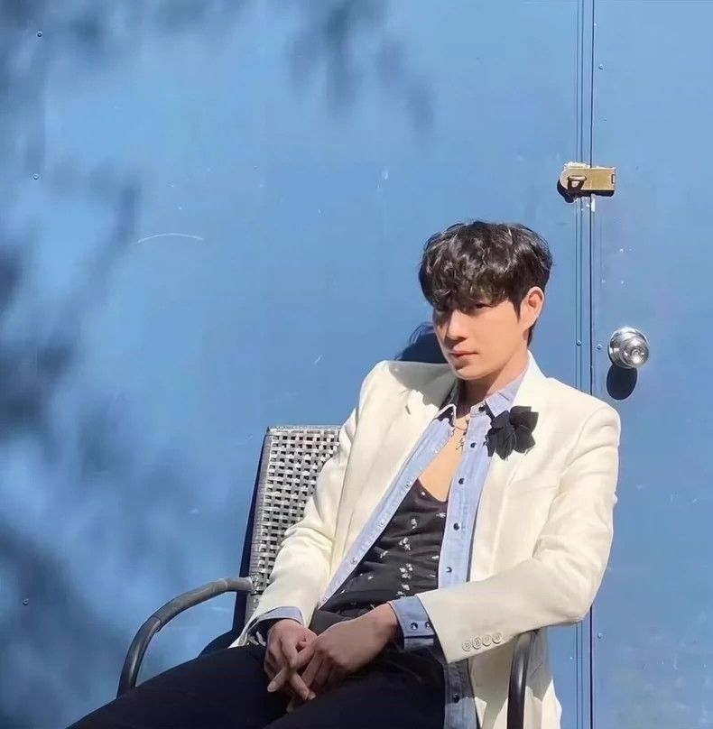 Saint Laurent Paris saint Laurent parisWhite textured blazer 2503-Nextarrow Size 52R - 7 Thumbnail