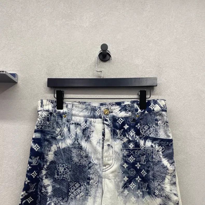 Louis Vuitton Louis Vuitton Tie-dyed cashew flower straight-leg shorts Size US 29 - 4 Thumbnail