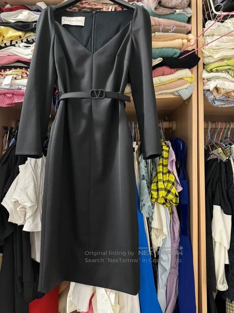 Valentino Valentino V-neck slim dress Size XS / US 0-2 / IT 36-38 - 2 Thumbnail