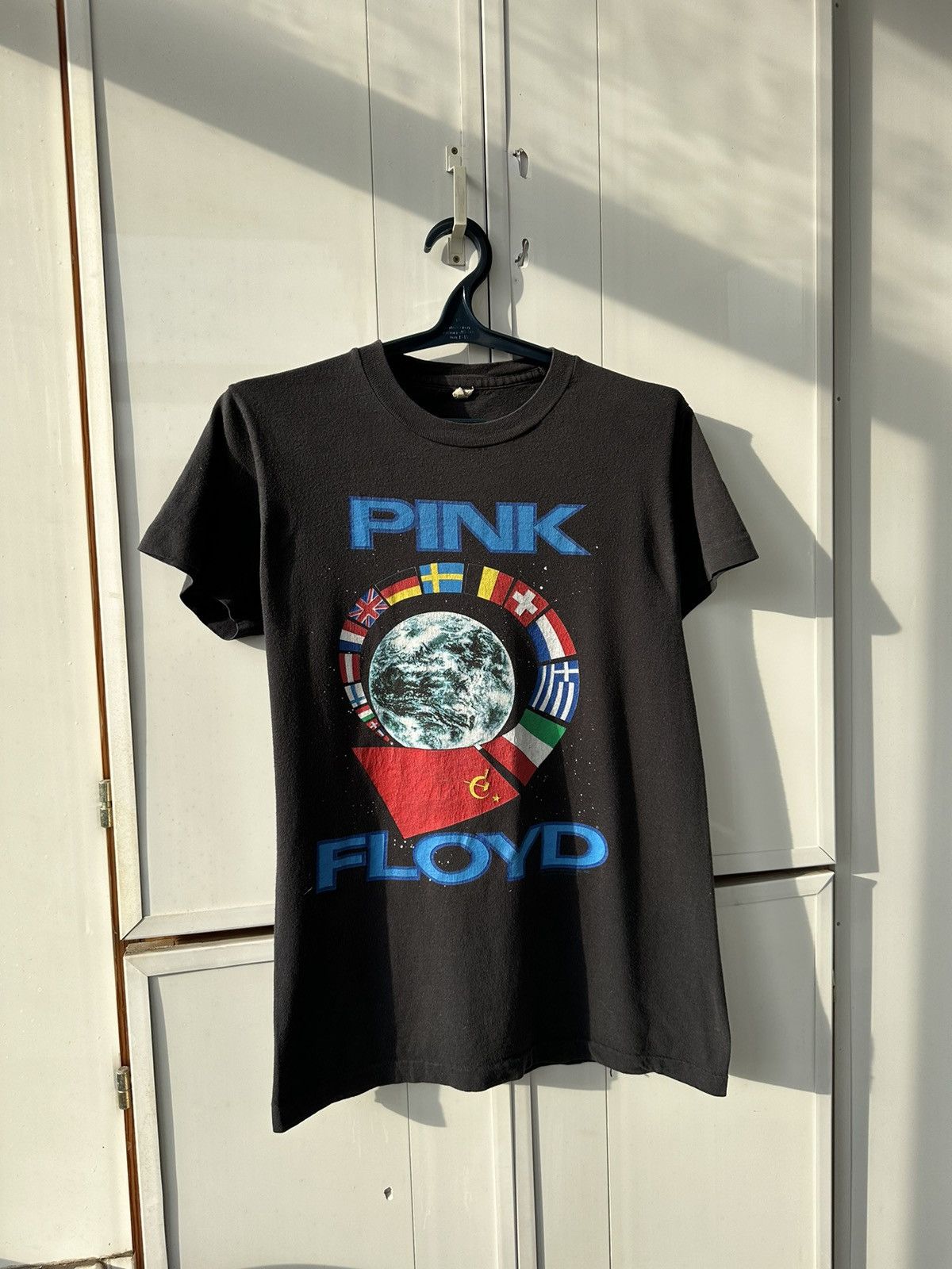 Band Tees Vintage 1990’s Pink Floyd T-shirt World Tour Size US L / EU 52-54 / 3 - 3 Thumbnail