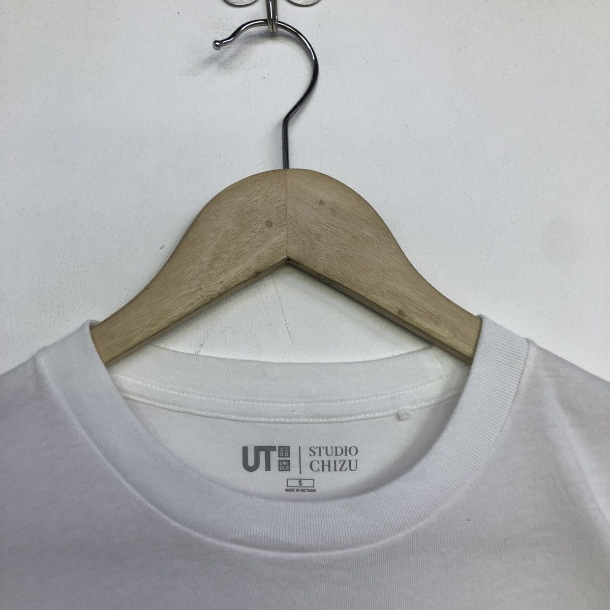 Uniqlo By Mamoru Hosoda!! Uniqlo X Toki wo Kakeru Shoujo Anime Tee Size US S / EU 44-46 / 1 - 4 Thumbnail