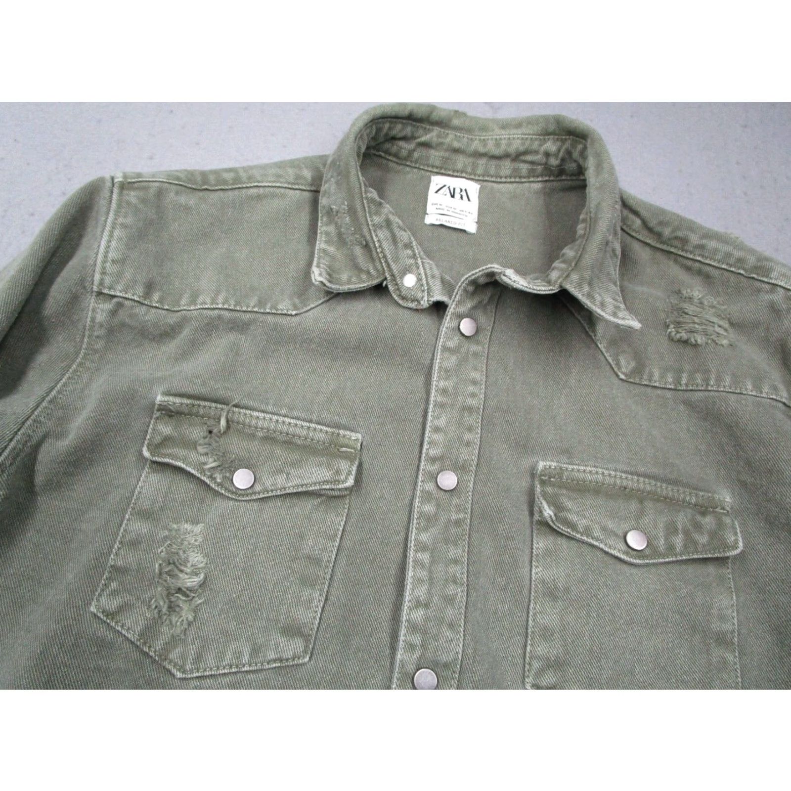 Zara ZARA Men's Medium Green Denim Shacket Distressed Relaxed Fit with Pearl Snaps Size US M / EU 48-50 / 2 - 2 Thumbnail
