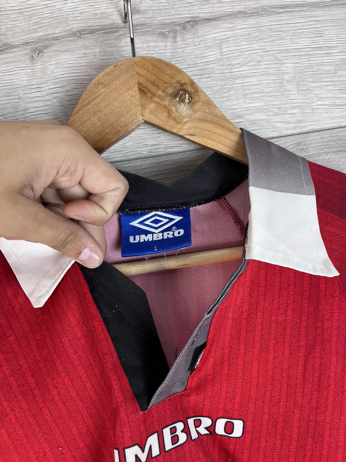 Umbro Men's vintage soccer jersey Umbro Manchester United size L Size US L / EU 52-54 / 3 - 9 Thumbnail