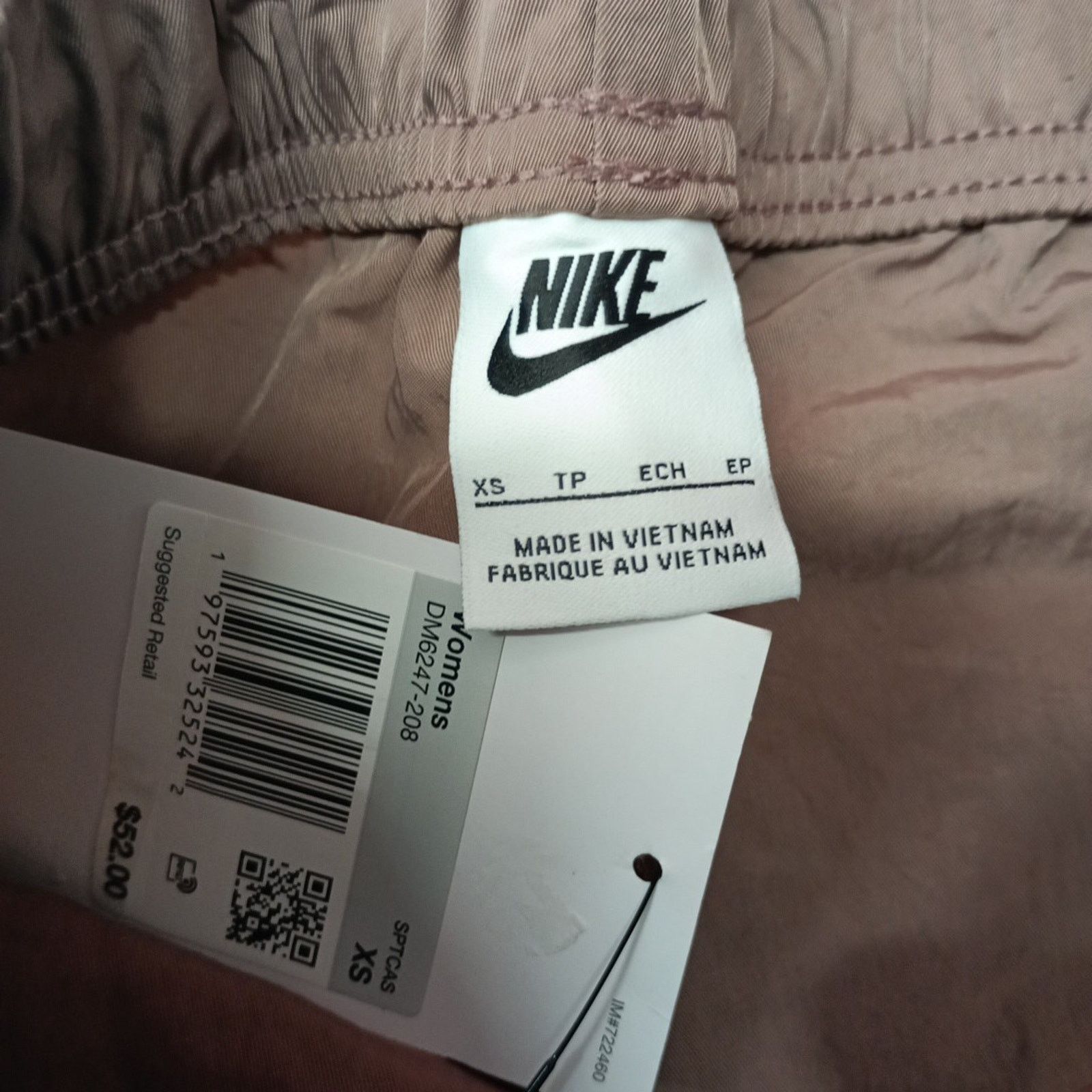 Nike Nike Womens Loose Fit Woven Cargo Shorts Size XS Smoky Mauve Size 28" / US 6 / IT 42 - 4 Thumbnail
