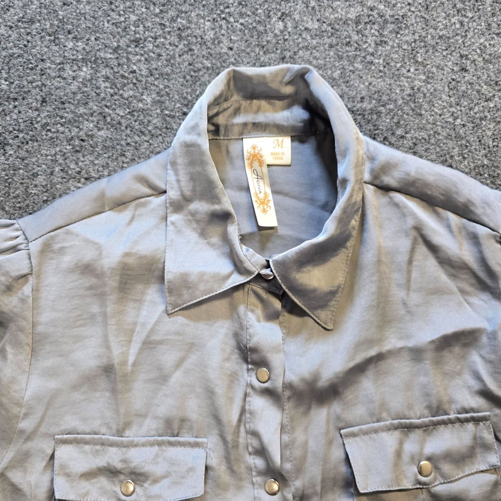 Vintage Adiva Top Womens M Gray Satin Snap Button Short Sleeve Y2K Classic Blouse Size M / US 6-8 / IT 42-44 - 2 Thumbnail