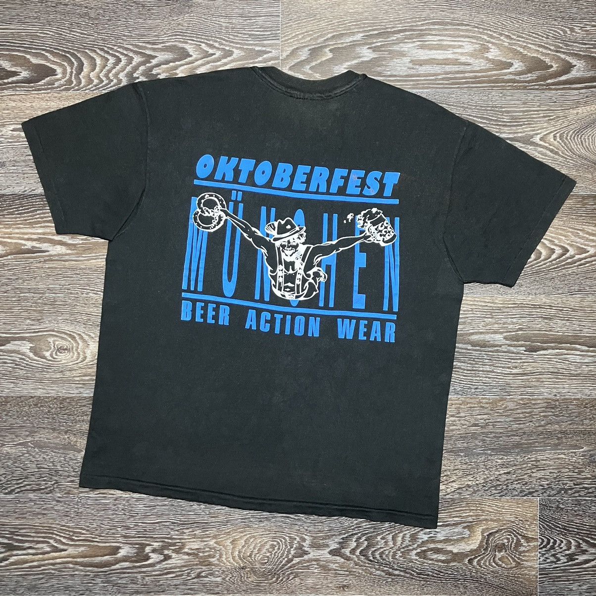 Hanes Vintage 90s OKTOBERFEST MÜNCHEN Bear Action Wear T-Shirt Size US L / EU 52-54 / 3 - 1 Thumbnail