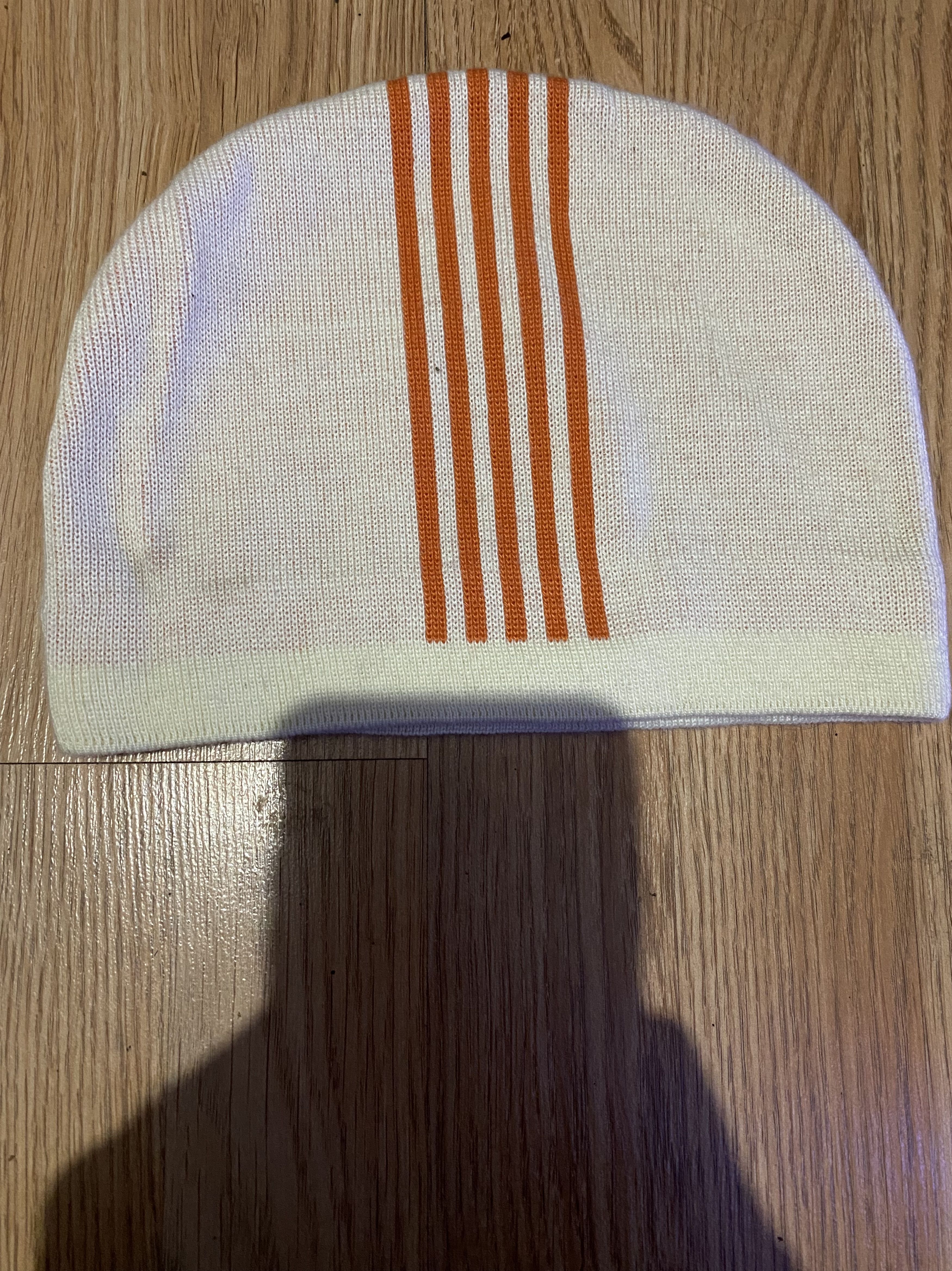 Other y2k needles style white beanie with orange stripes Size ONE SIZE - 1 Thumbnail
