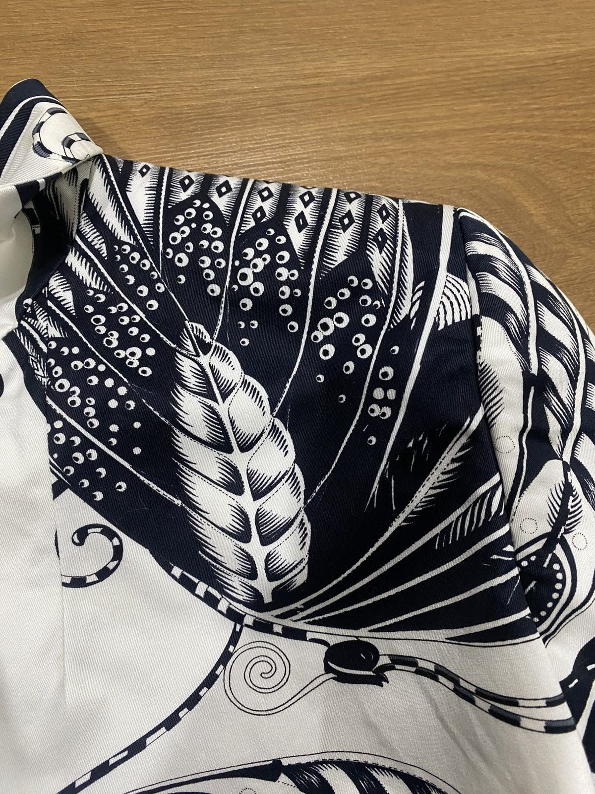Salvatore Ferragamo Salvatore Ferragamo Monocrome Printed Rayon Cropped Jacket Size M / US 6-8 / IT 42-44 - 6 Thumbnail