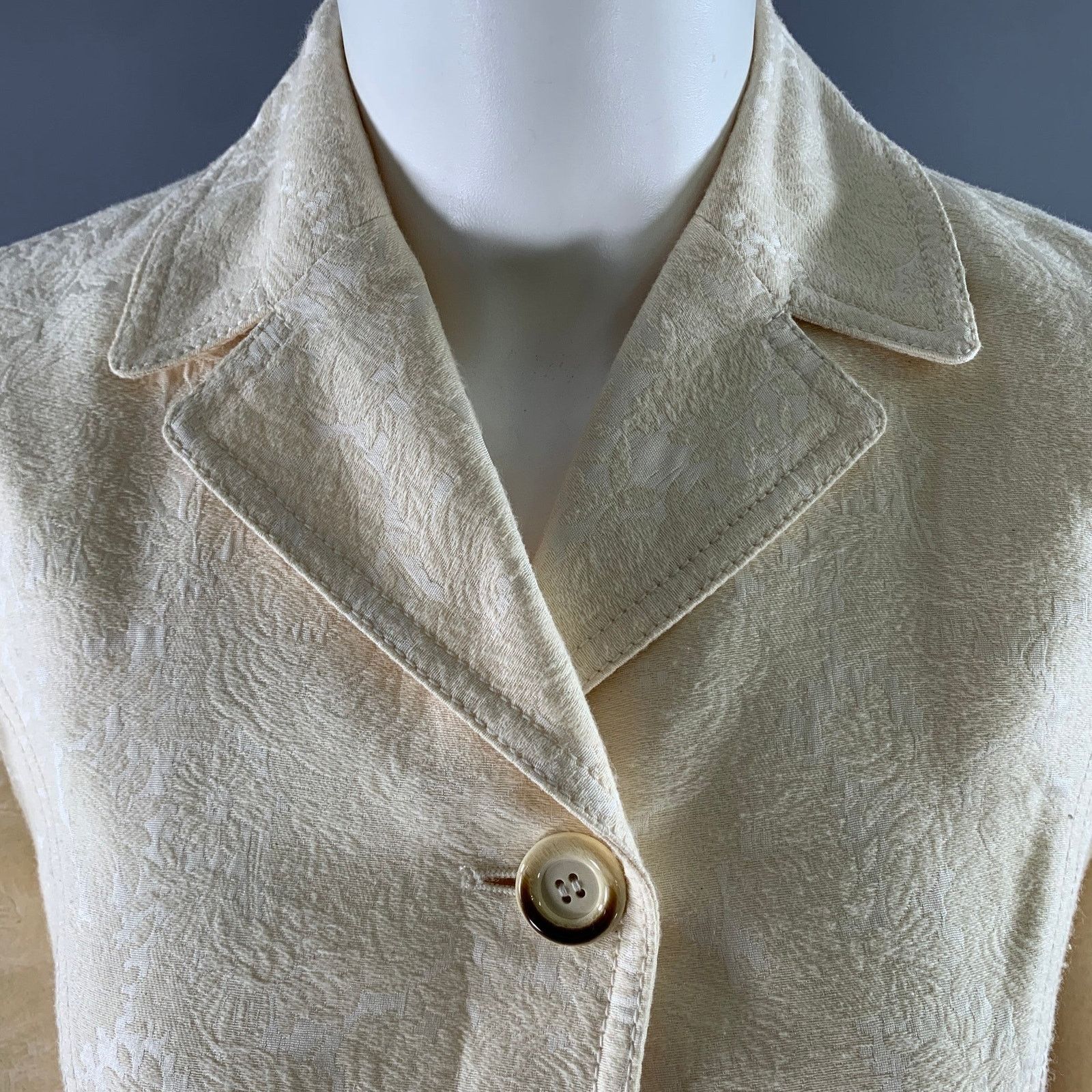 Valentino VALENTINO Size 4 Cream Floral Jacquard Cropped Jacket Size S / US 4 / IT 40 - 2 Thumbnail