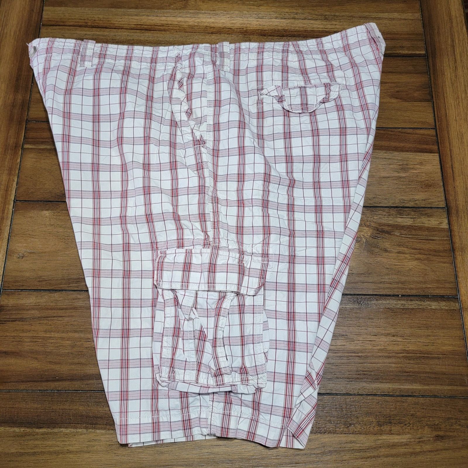 Roundtree & Yorke Round Tree & Yorke Red & White Plaid Cargo Shorts - Size 48 Size US 44 / EU 60 - 2 Thumbnail