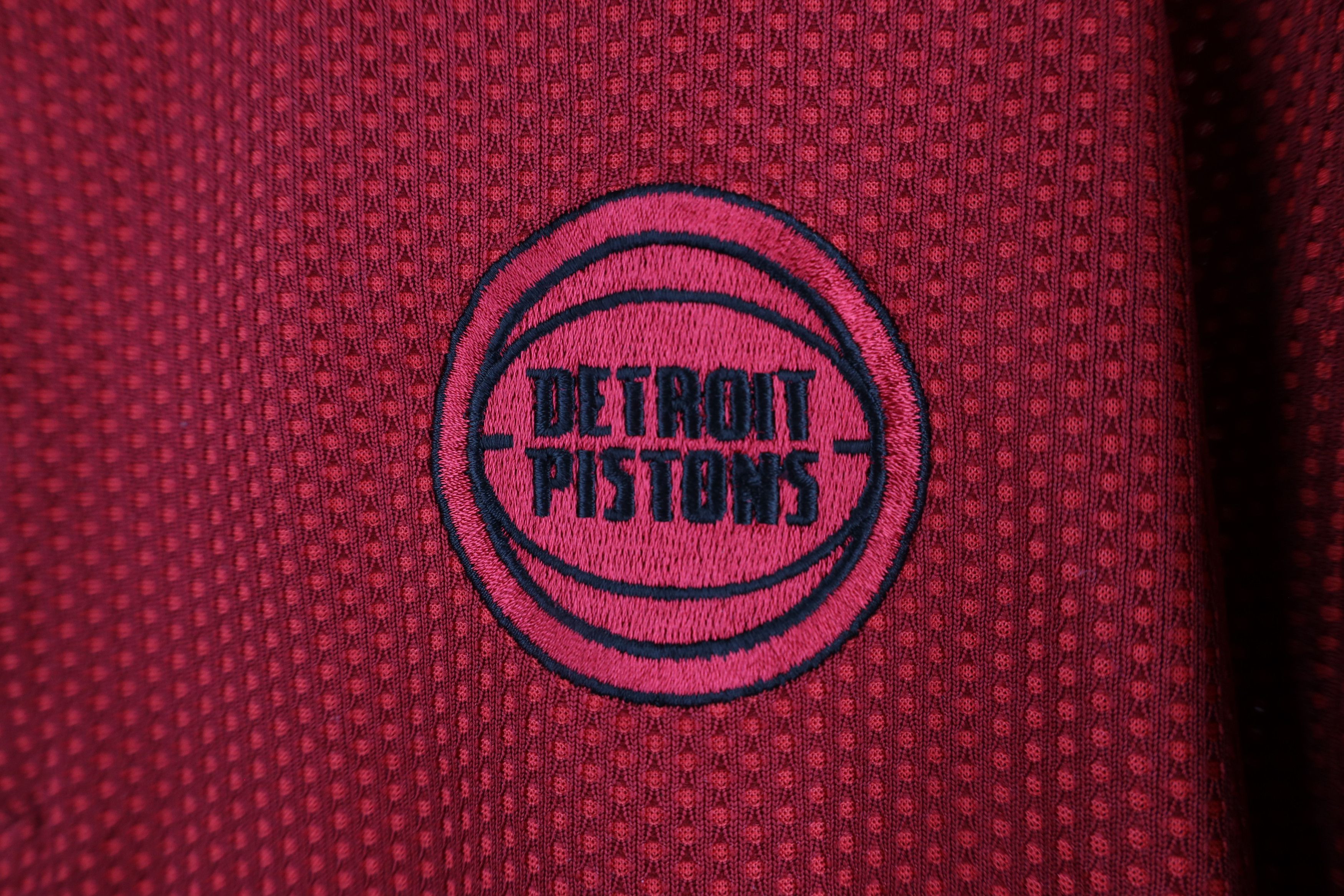 Nike × Vintage Nike Tiger Woods Detroit Pistons Basketball Henley T-shirt Size US XL / EU 56 / 4 - 5 Thumbnail