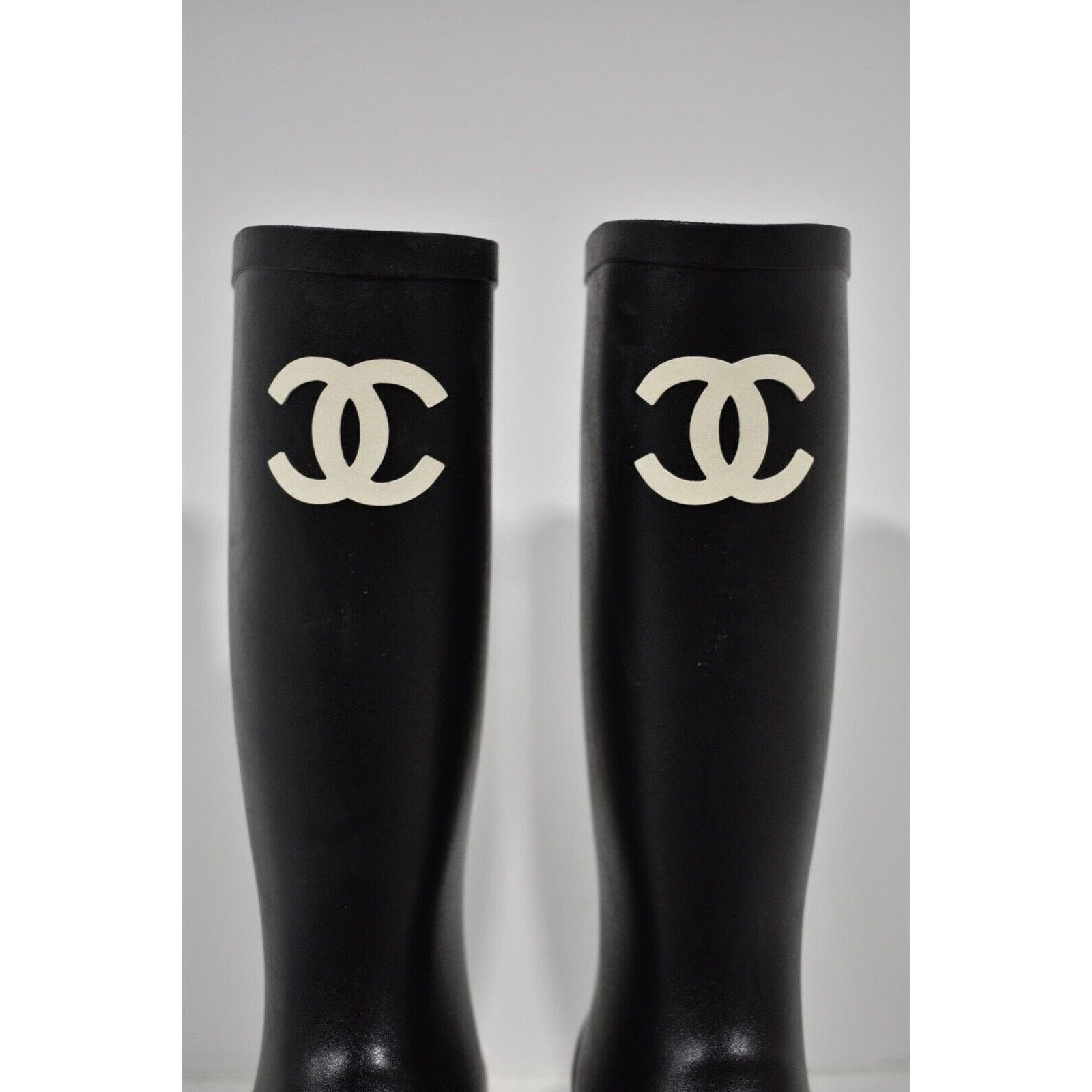 Chanel Chanel REV Black White CC Logo High Rubber Rain Boots 41 Size US 11 / IT 41 - 6 Thumbnail