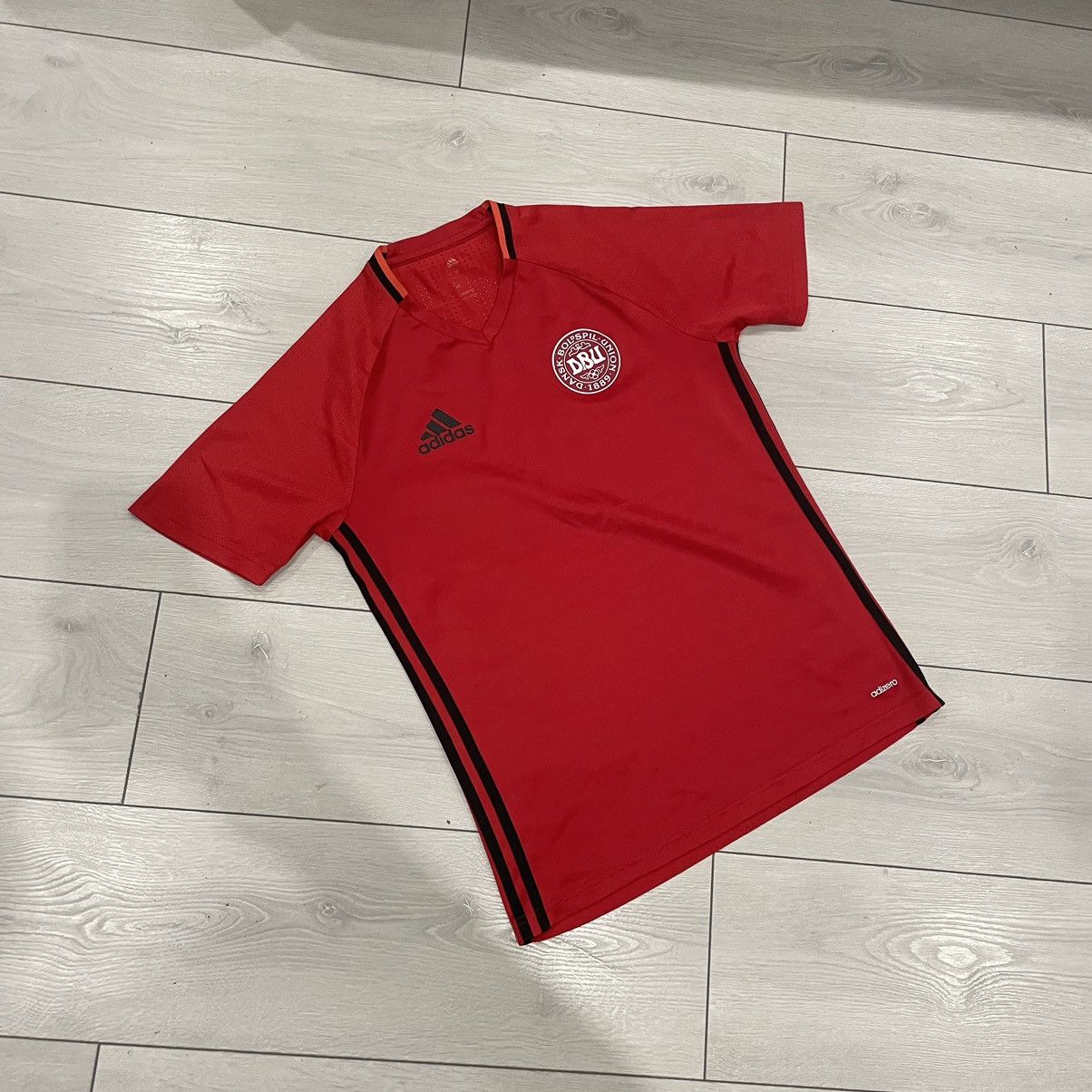 Band Tees Adidas Dansk boldspil shirt jersey tee soccer football Size US S / EU 44-46 / 1 - 1 Thumbnail