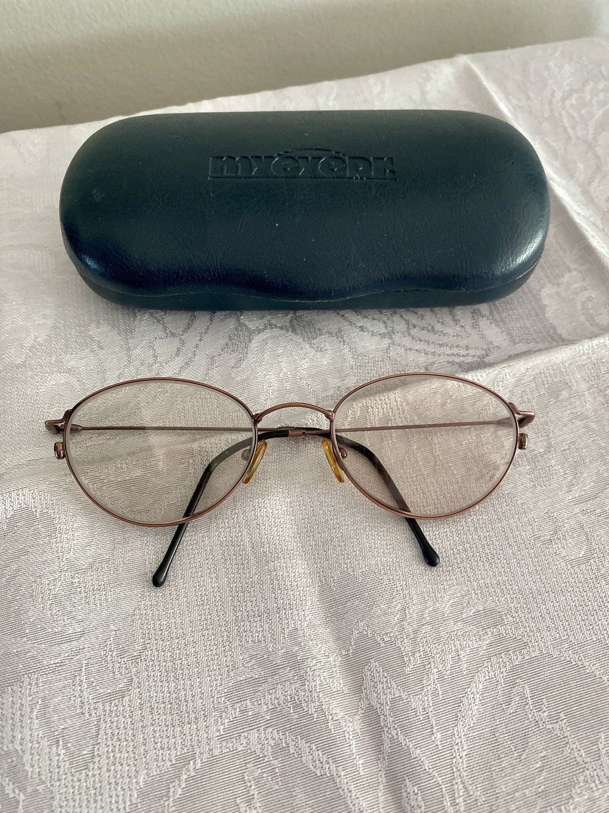 Other VINTAGE ROSE GOLD READING EYE GLASSES WITH CASE Size ONE SIZE - 8 Thumbnail