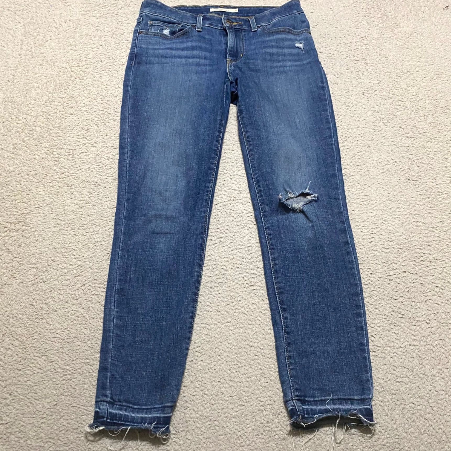 Levi's Levi's Jeans Womens sz 27 Blue Denim Mid Rise Skinny Raw Hem Distressed Size 27" / US 4 / IT 40 - 2 Thumbnail