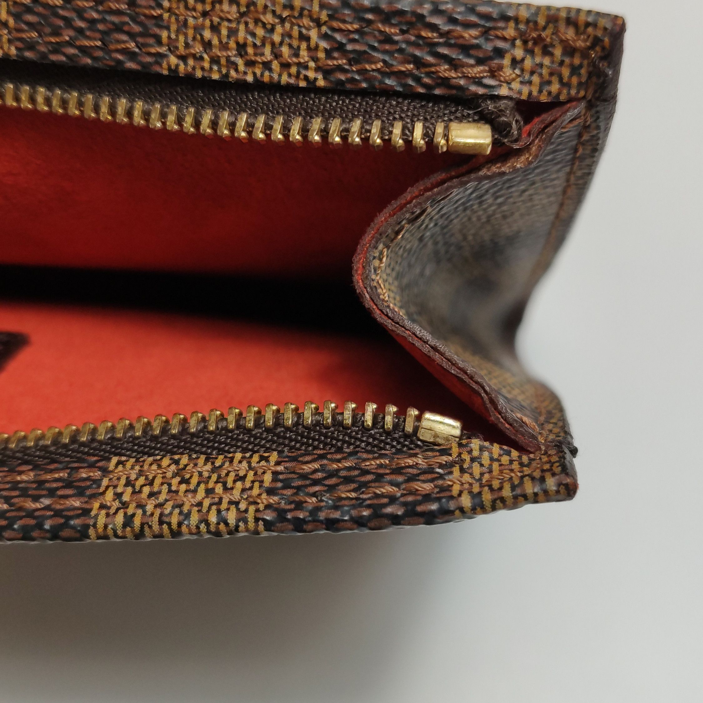 Louis Vuitton Louis Vuitton (LV) Bucket Pouch Cowhide Checkerboard Vintag Size ONE SIZE - 9 Thumbnail