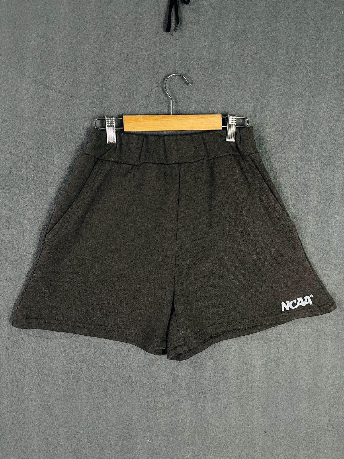 NCAA NCAA Shorts Size 29" - 1 Thumbnail