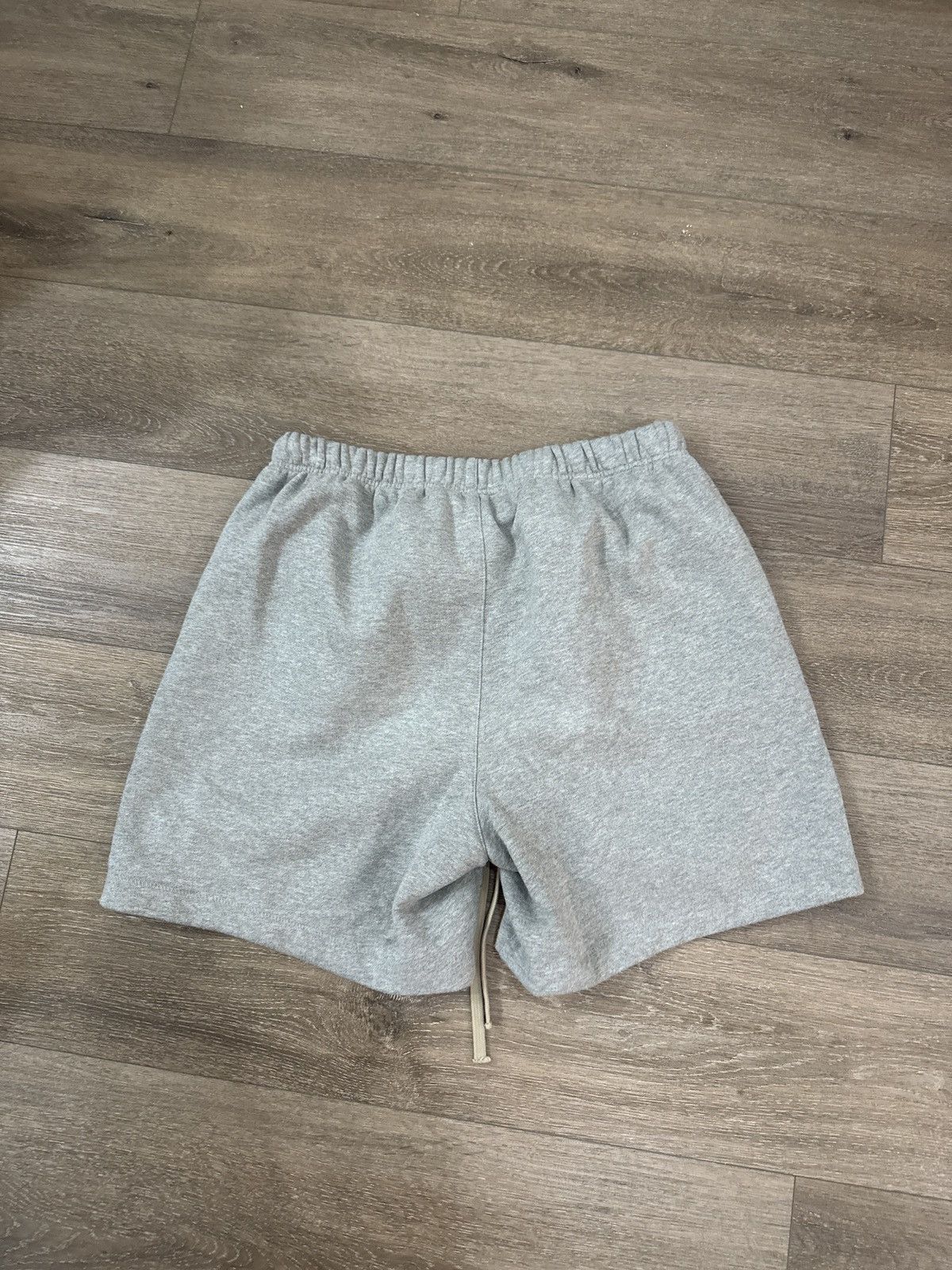 Essentials × NBA Fear of God Essentials NBA Paris Sweatshorts Size US 32 / EU 48 - 2 Thumbnail