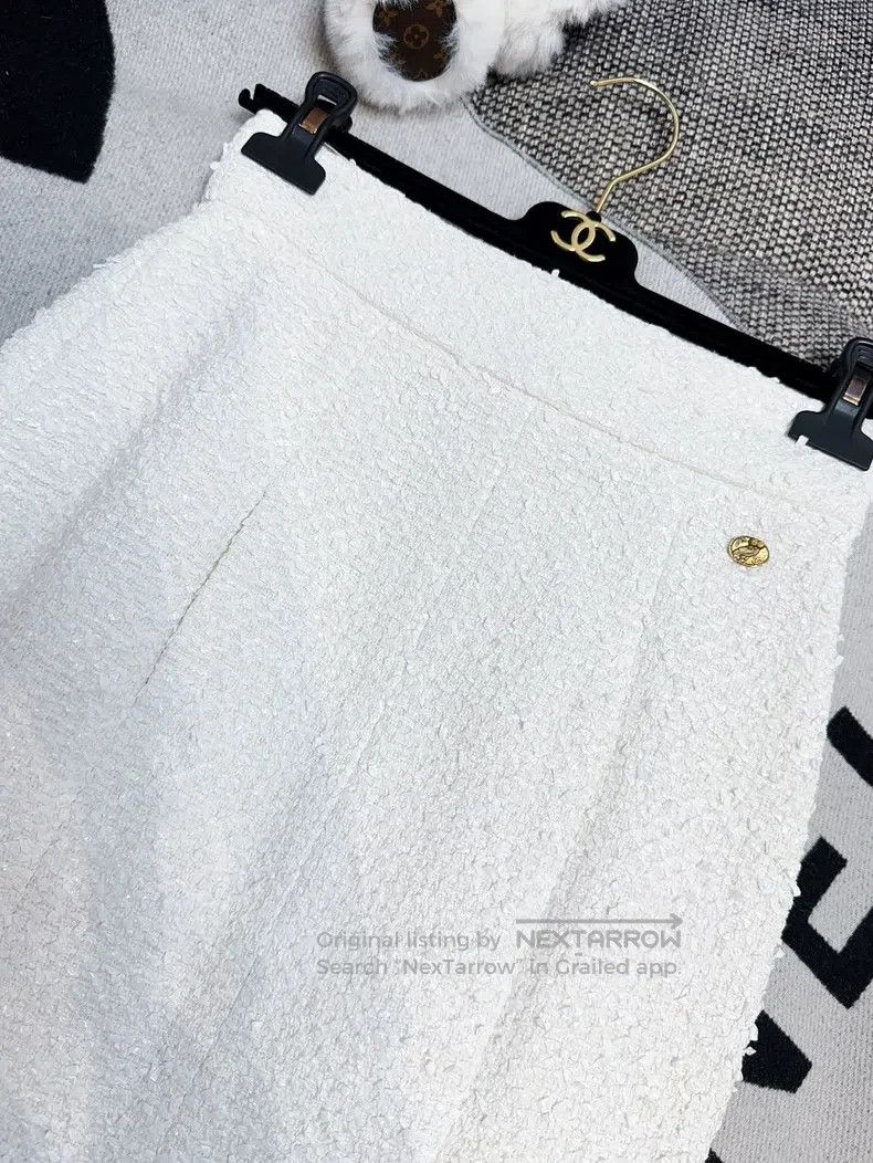 Chanel Chanel 18C high-waisted hip-wrapped sequin embroidered whi Size 24" / US 00 / IT 34 - 4 Thumbnail