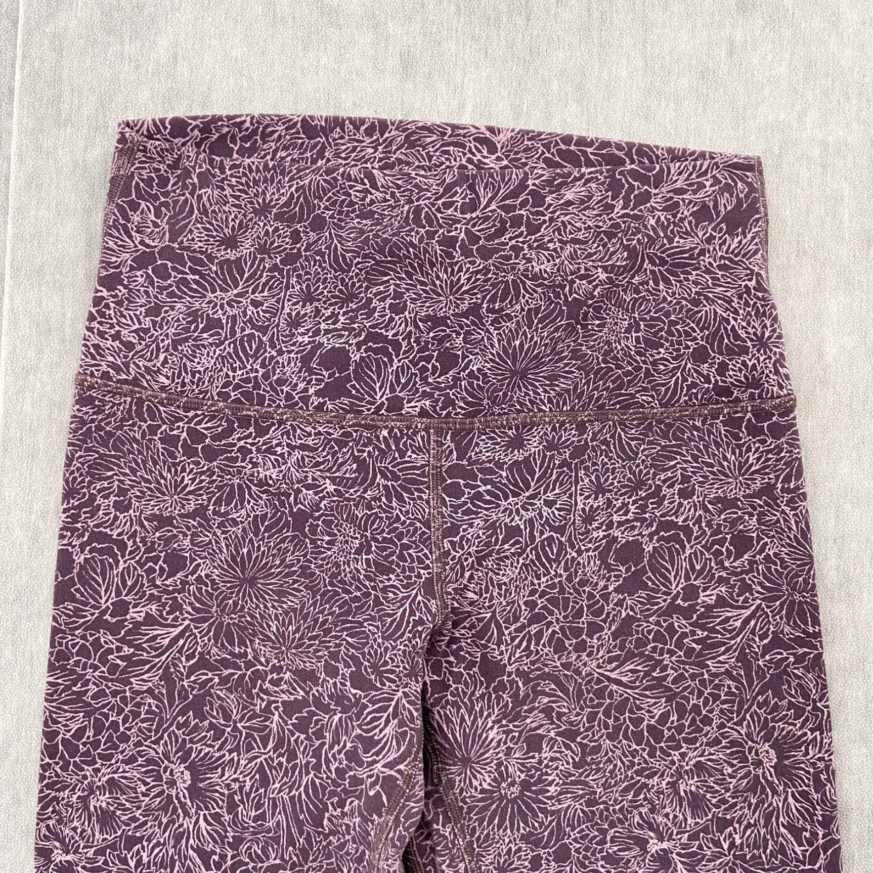 Lululemon Lululemon Womens Crop Leggings All Over Floral Print Purple Size 6 Pull-On Tapered Inseam 20in Activewear Pants Lounge Size 28" / US 6 / IT 42 - 3 Thumbnail