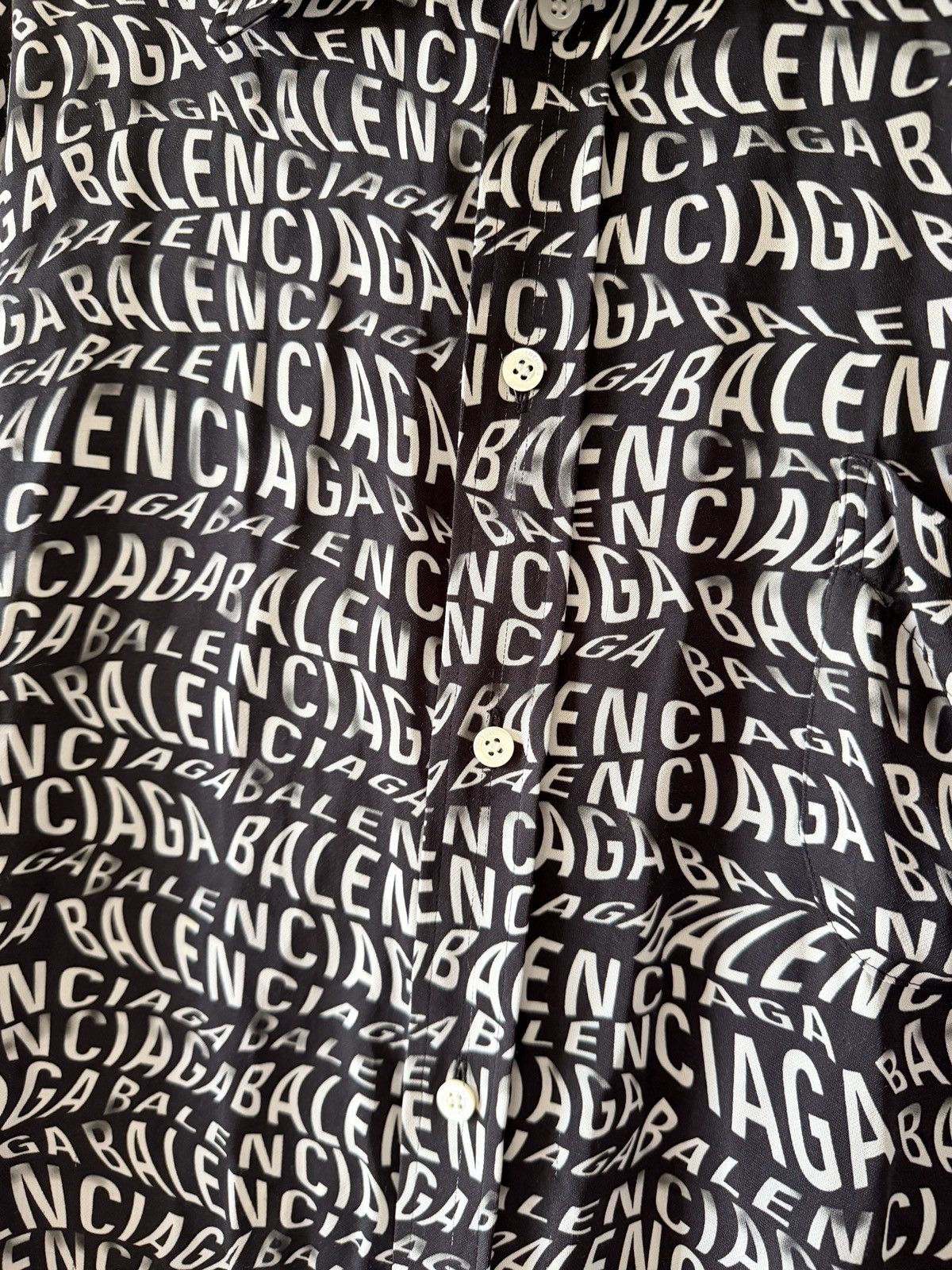 Balenciaga Balenciaga All-Over Logo Oversized Button-Down Shirt Size XXS / US 00 / IT 34 - 3 Thumbnail