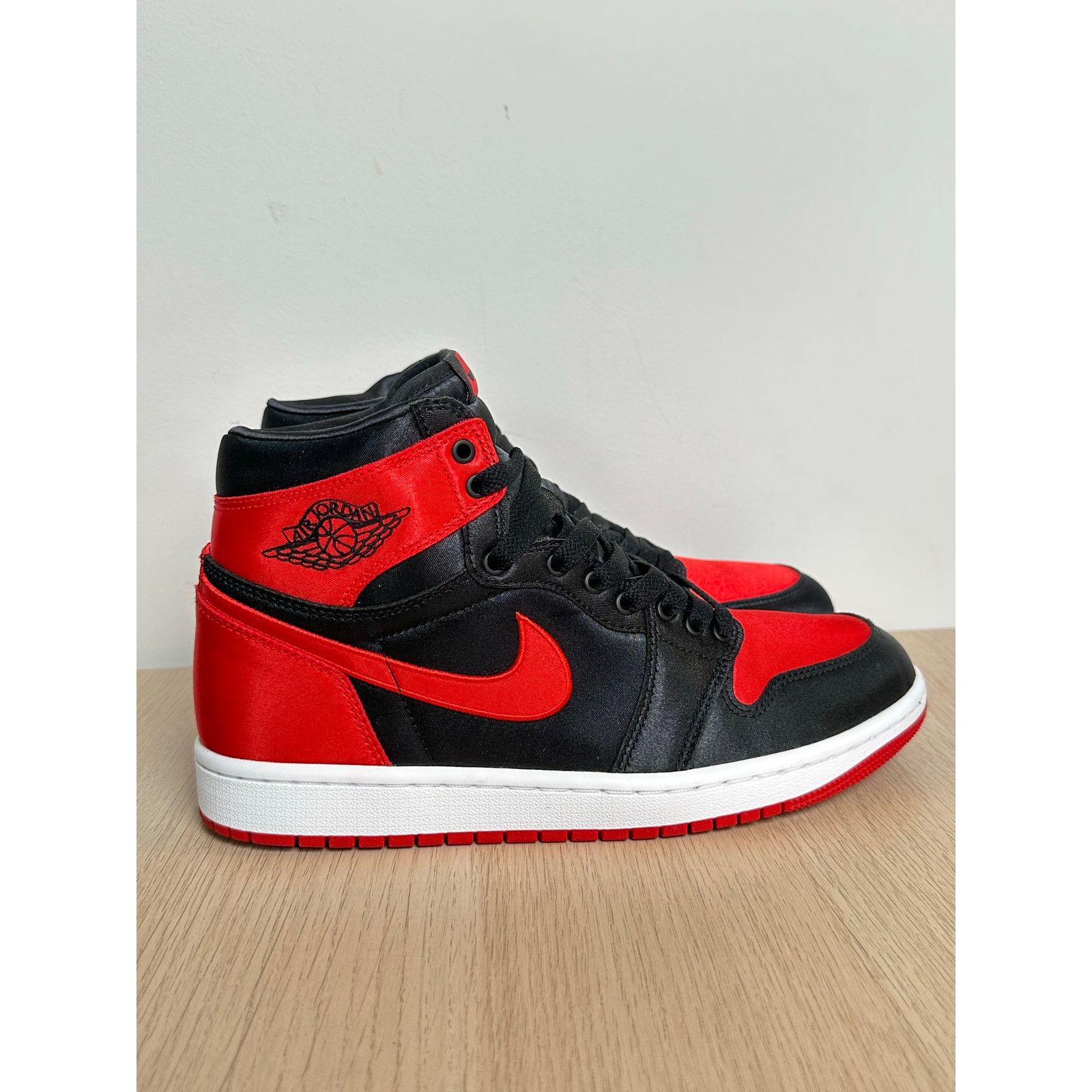 Jordan Brand Air Jordan 1 Satin Bred Sneaker - Size 9W - Mint Size US 9 / IT 39 - 1 Thumbnail