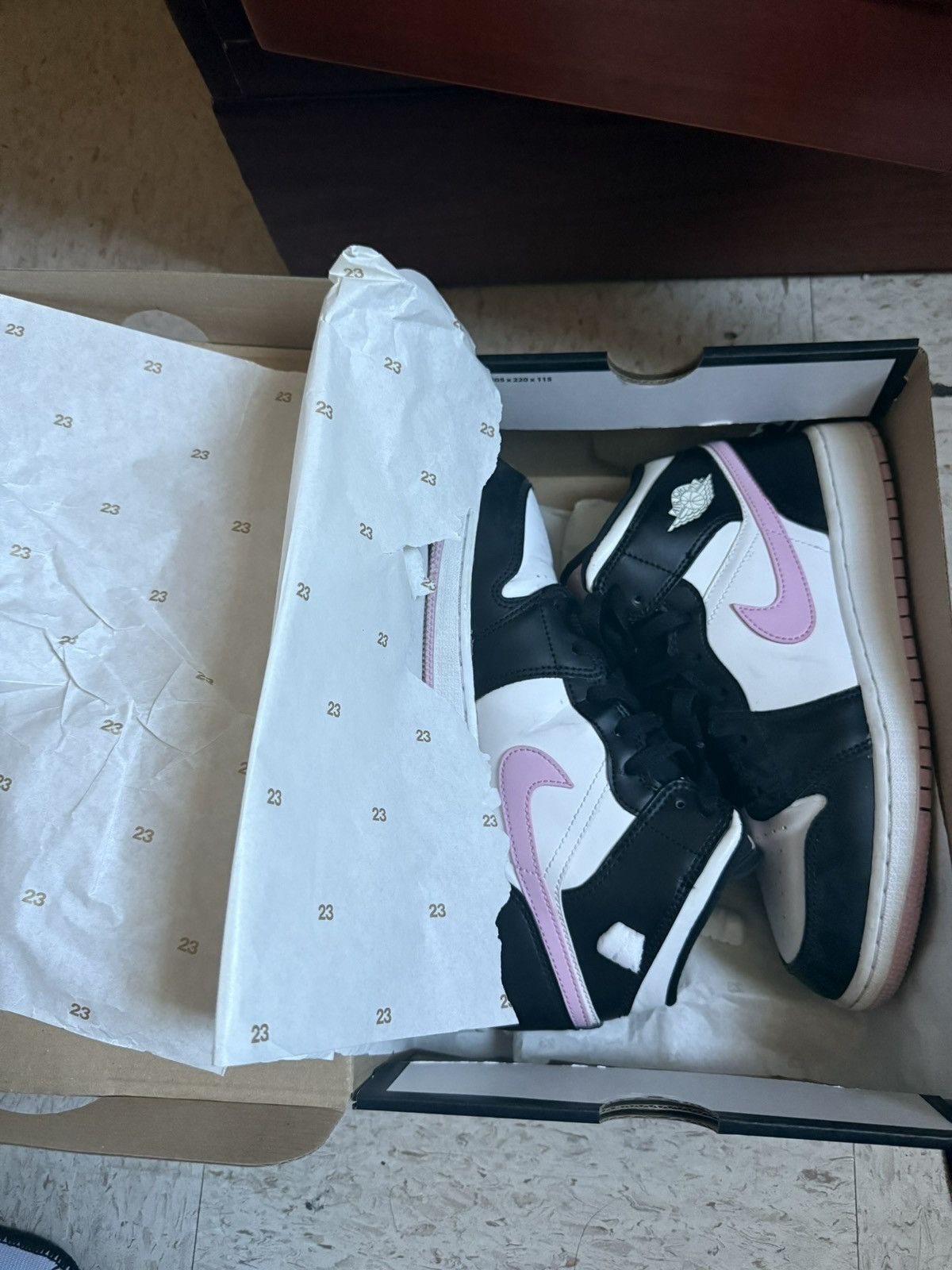Jordan Brand Air Jordan 1 Mid GS ‘White Light Arctic Pink’ Size US 8.5 / IT 38.5 - 6 Thumbnail