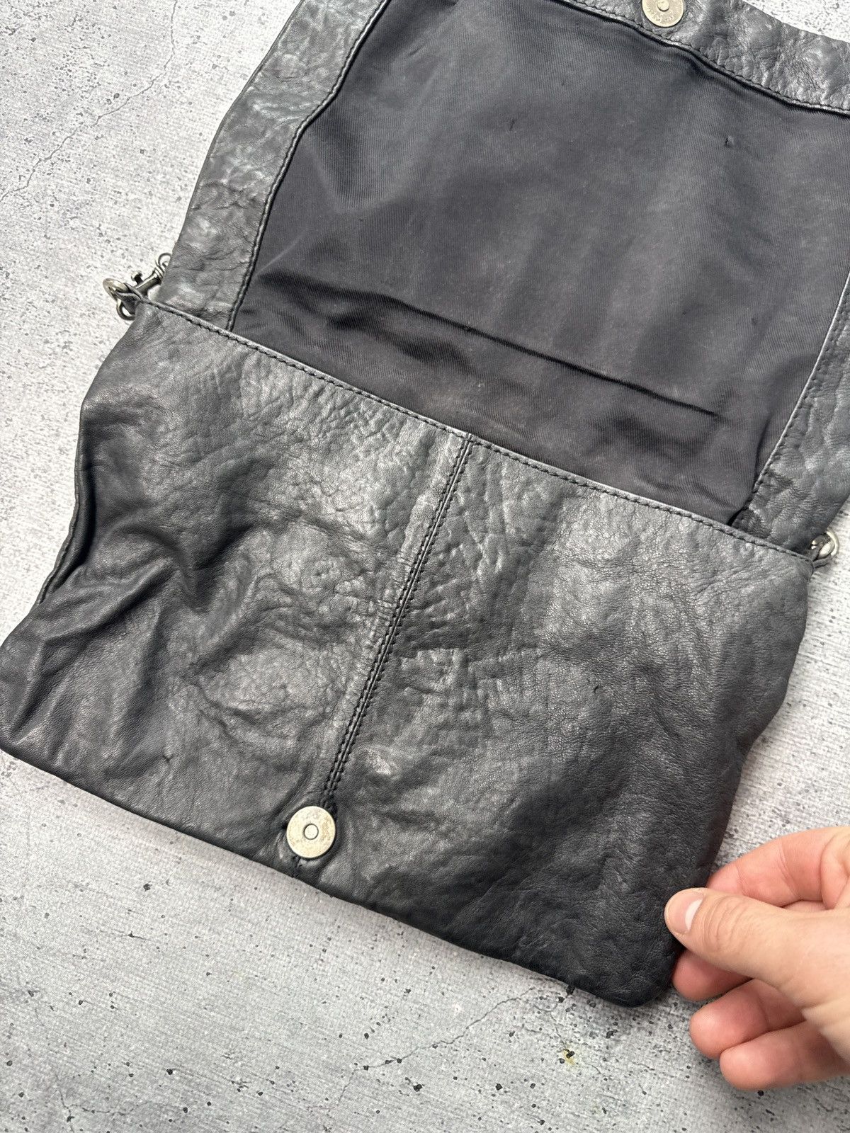 Japanese Brand Vintage Y2K Leather Crossbody Bag Archival BALENCIAGA style Size ONE SIZE - 5 Thumbnail