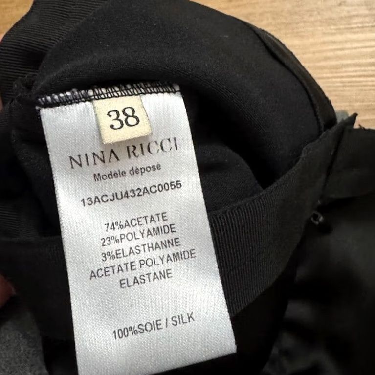 Nina Ricci VINTAGE Nina Ricci Skirt Women's Size 2 XS Black Silk Pencil Zipper Back Straight Knee Length Designer Classic 90s Size 26" / US 2 / IT 38 - 4 Thumbnail