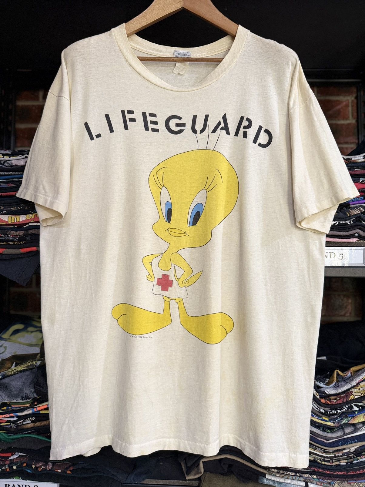 Cartoon Network × Vintage Thrashed Vintage 90s Tweety Lifeguard Warner Bros Faded Tee Size US XL / EU 56 / 4 - 1 Thumbnail