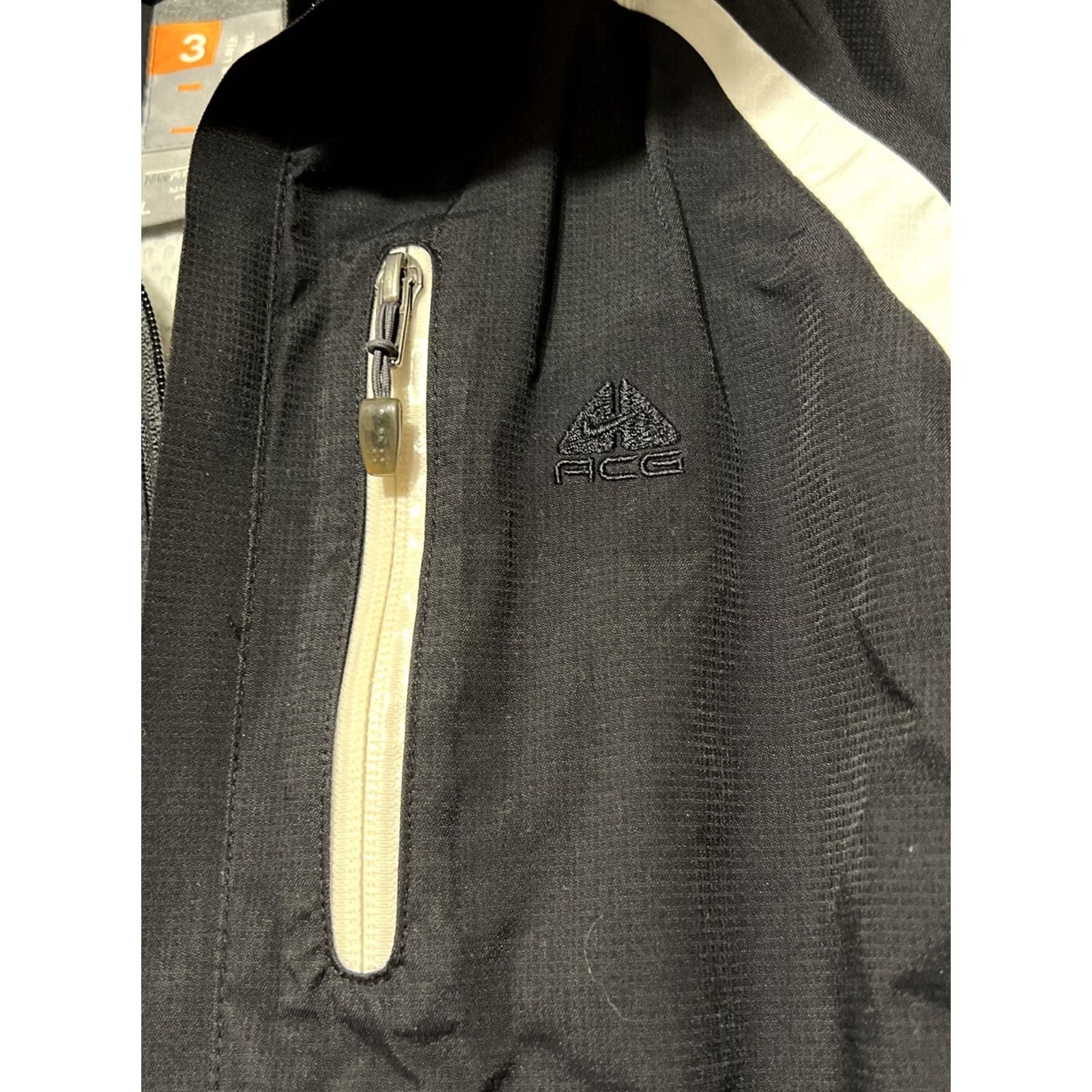 Nike ACG VINTAGE Nike ACG Jacket Womens L Black White Waterproof Shell Hiking Lightweight Size L / US 10 / IT 46 - 2 Thumbnail