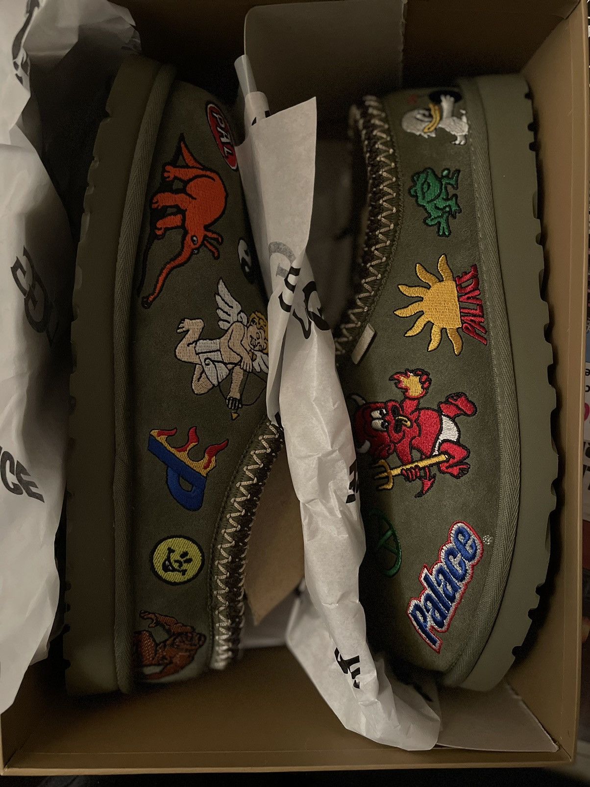 Palace × Ugg UGG Tasman Slipper Palace Size US 10 / EU 43 - 2 Thumbnail