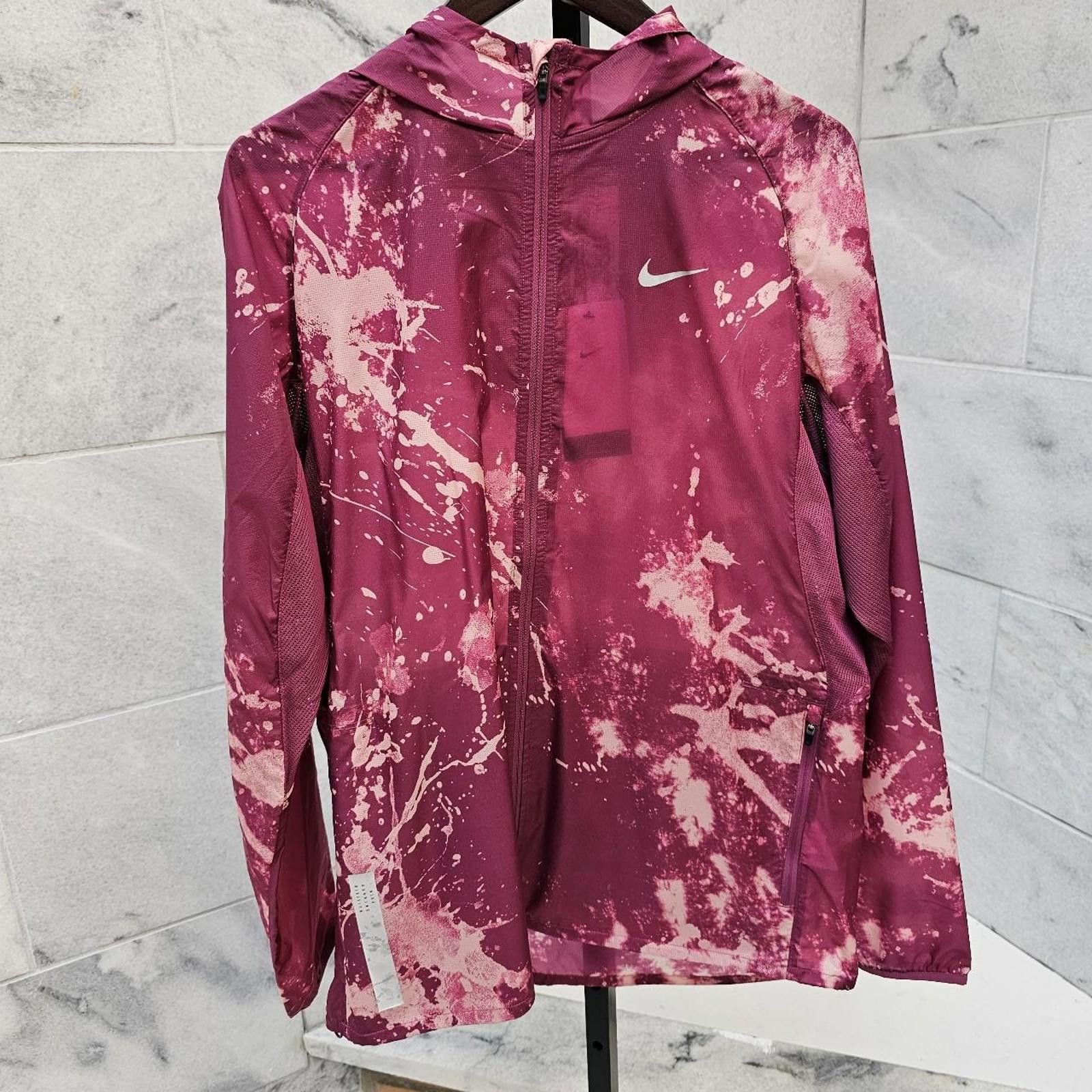 Nike Men's Cream and Burgundy Jacket