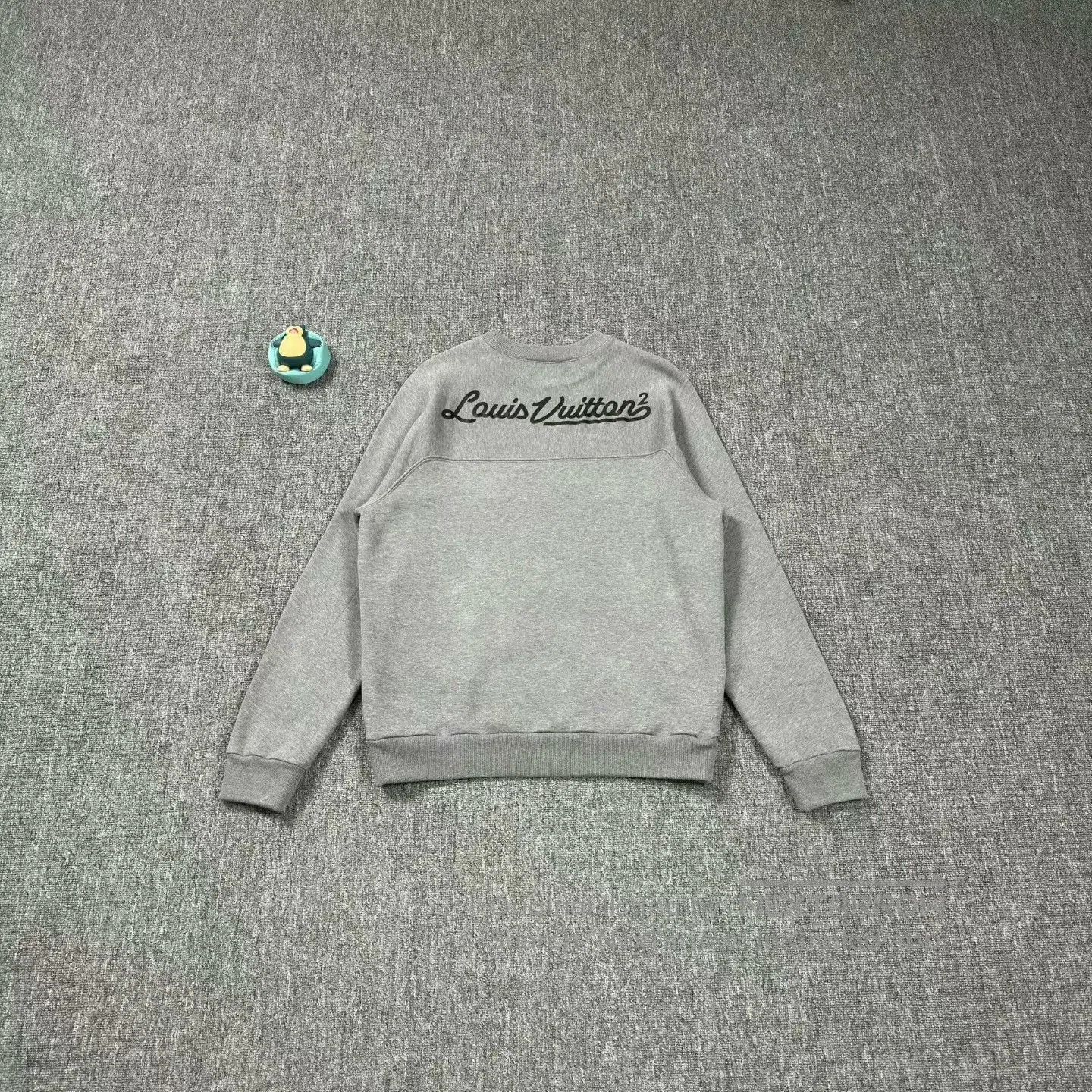 Louis Vuitton lv nigo collaboration heart design gray sweatshirt. Size US M / EU 48-50 / 2 - 2 Thumbnail