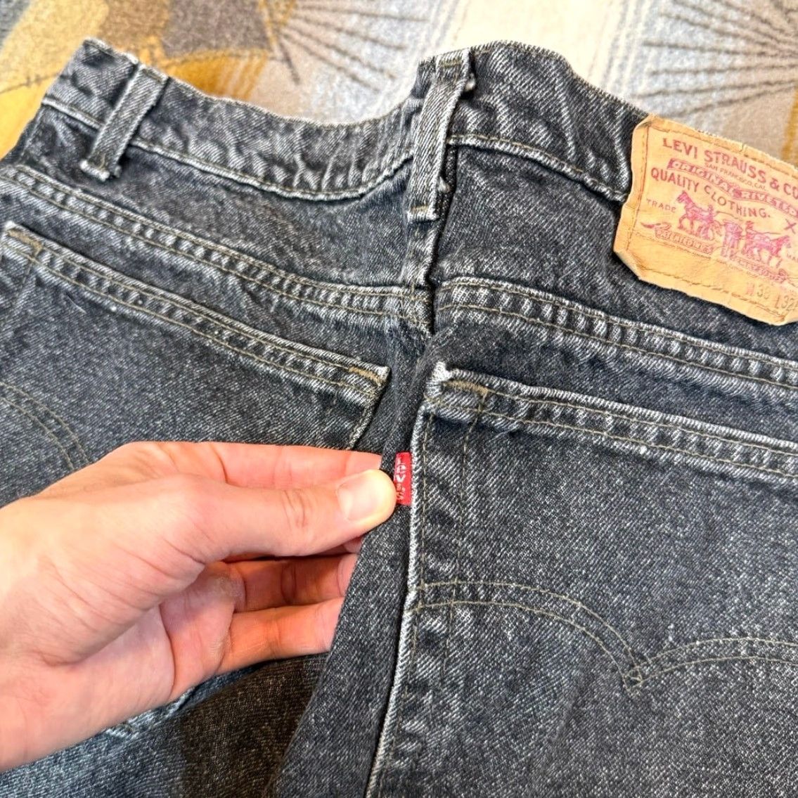 Levi's VINTAGE Levi’s 550 Jeans Black Denim Wide-Leg 90s 36x28 Mens Jeans Size US 36 / EU 52 - 6 Thumbnail