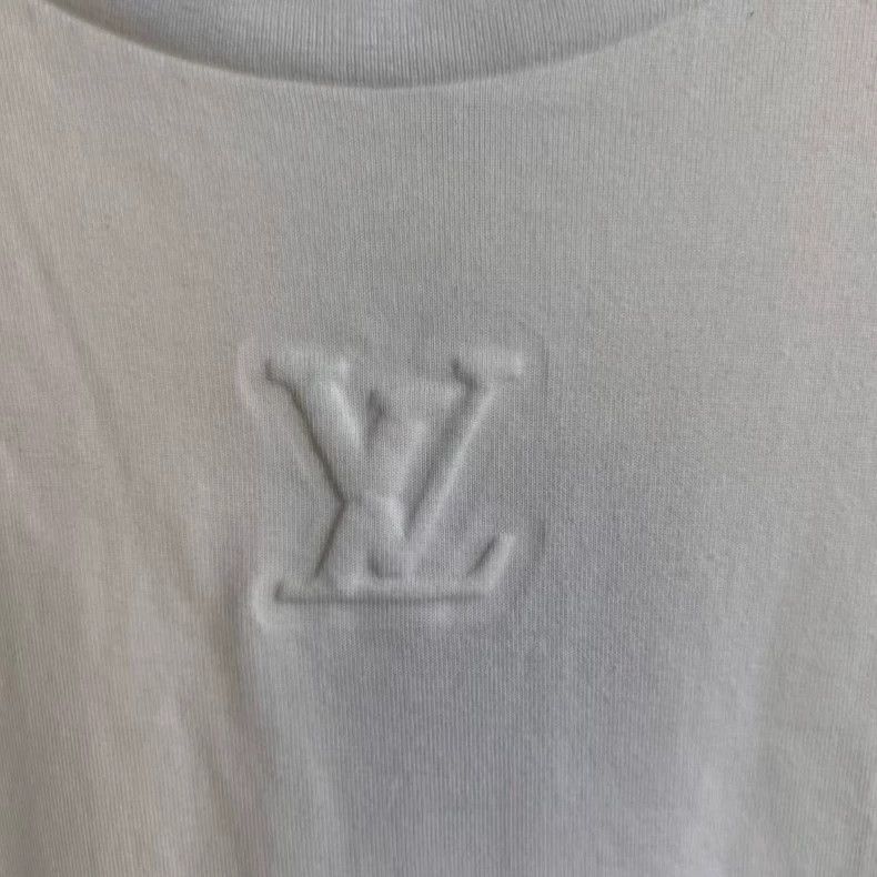 Louis Vuitton Louis Vuitton Embossed Logo chest short sleeve Size US XL / EU 56 / 4 - 2 Thumbnail