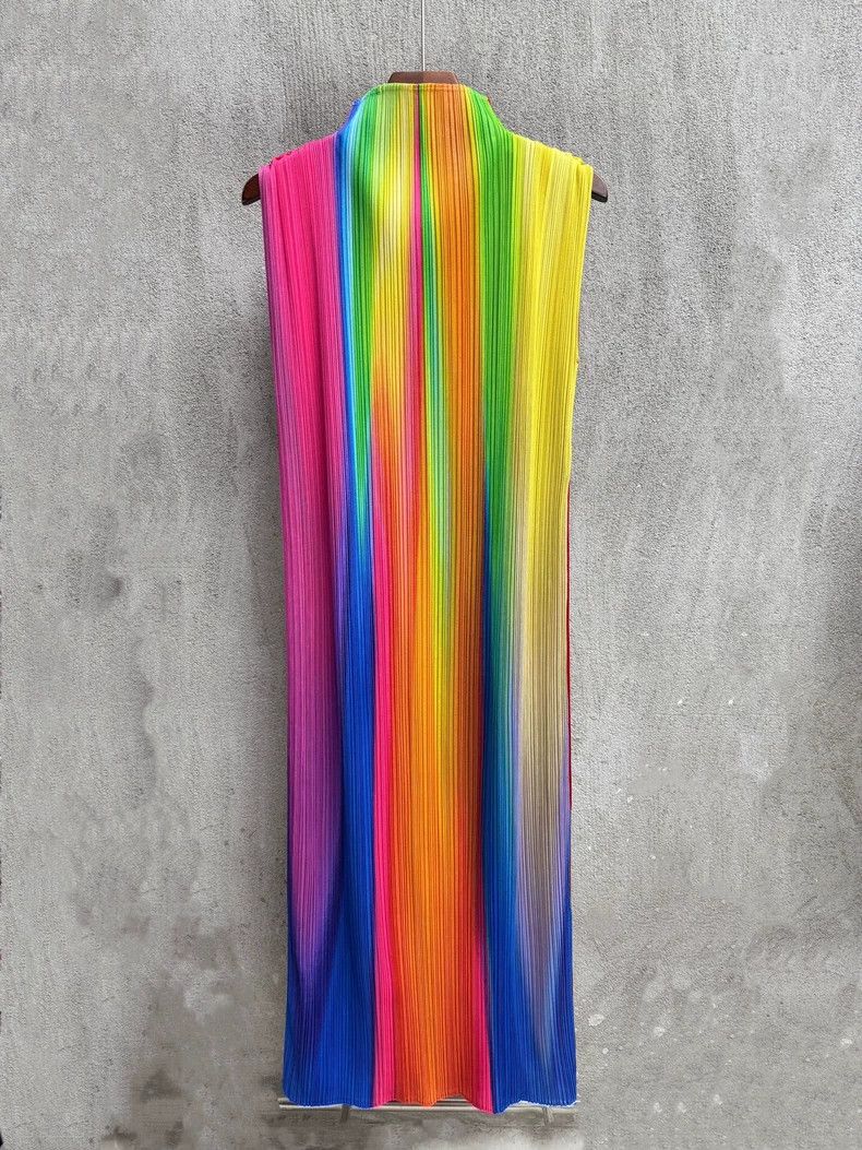 Issey Miyake Issey Miyake size:3 Rainbow Aurora pleated dress Size S / US 4 / IT 40 - 1 Thumbnail