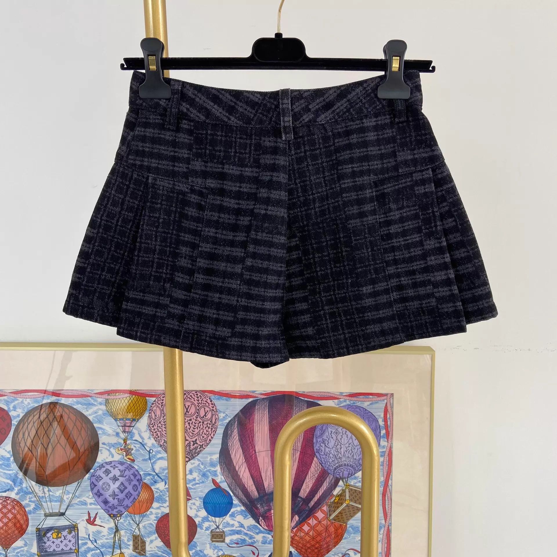 Chanel Chanel Dark Gray Glass Button Denim Shorts 34 Size 25" / US 0 / IT 36 - 3 Thumbnail