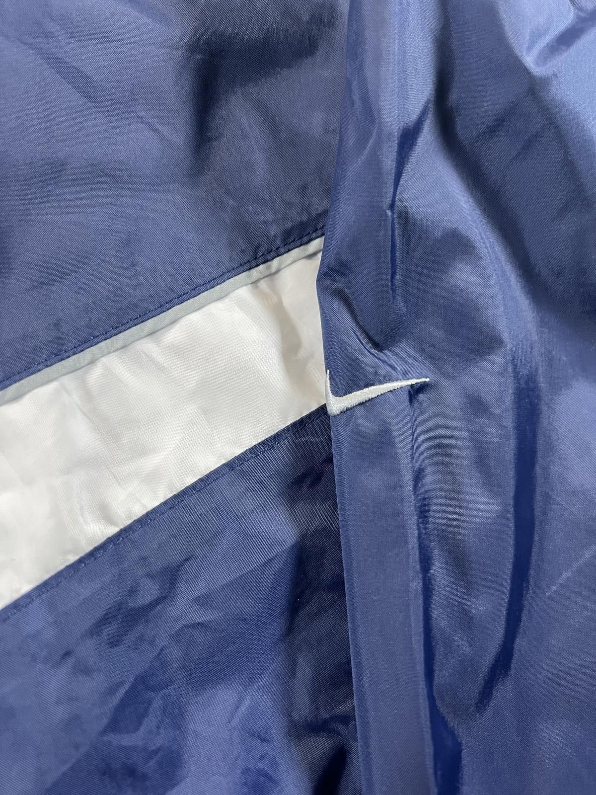 Nike Vintage Nike Navy Blue and White Windbreaker Jacket XL Size US XL / EU 56 / 4 - 2 Thumbnail