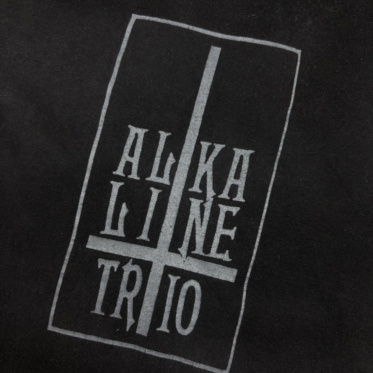Band Tees Original vintage Alkaline Trio – Logo tee from early 2000s Size US L / EU 52-54 / 3 - 4 Thumbnail